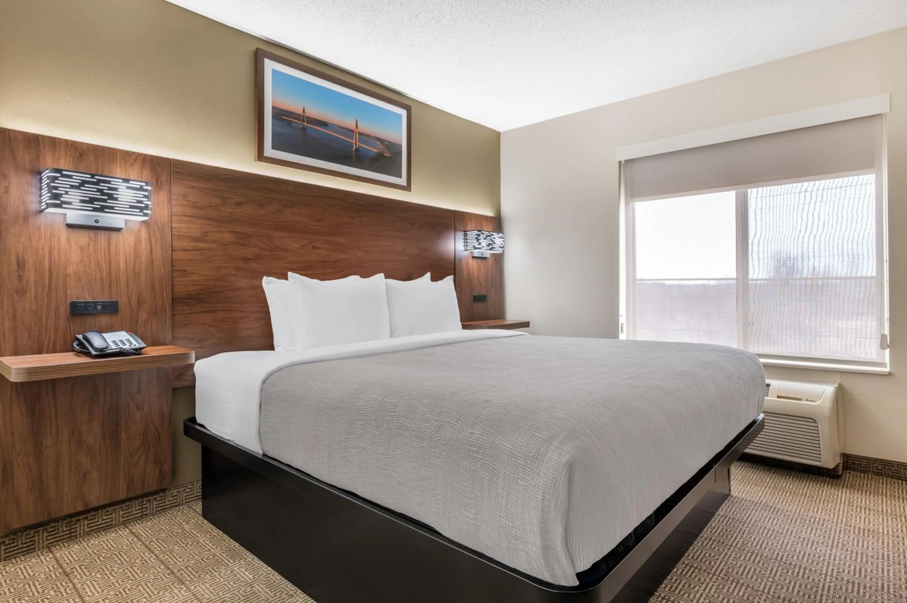 Bed in Quality Inn & Suites Rockport-Owensboro North GOLD AWARD WINNER