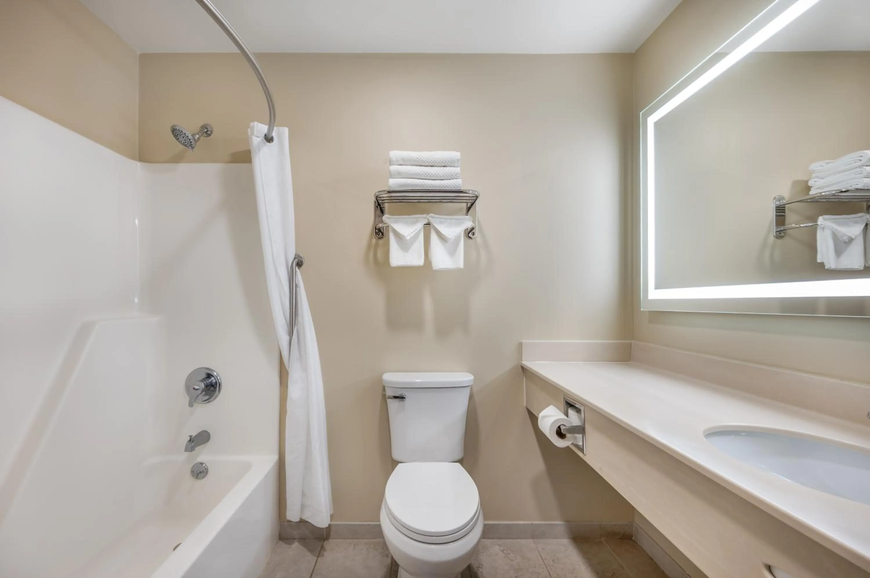 Shower in Quality Inn & Suites Rockport-Owensboro North GOLD AWARD WINNER