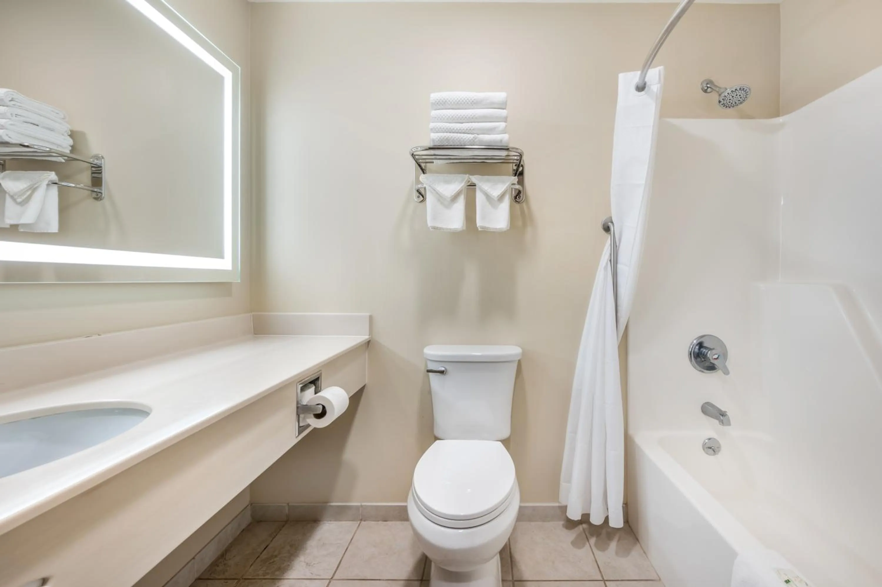 Toilet in Quality Inn & Suites Rockport-Owensboro North GOLD AWARD WINNER