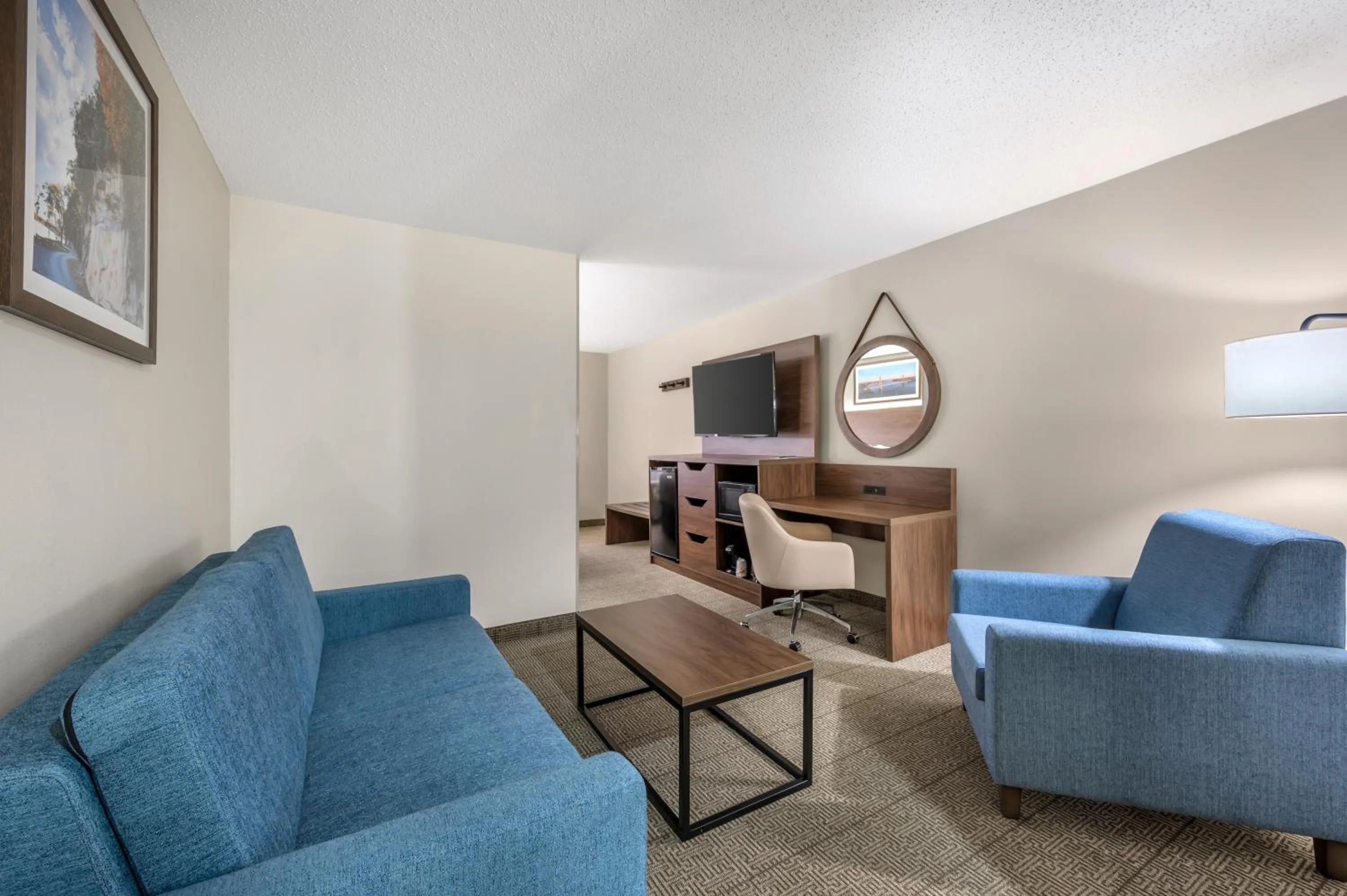 TV and multimedia in Quality Inn & Suites Rockport-Owensboro North GOLD AWARD WINNER