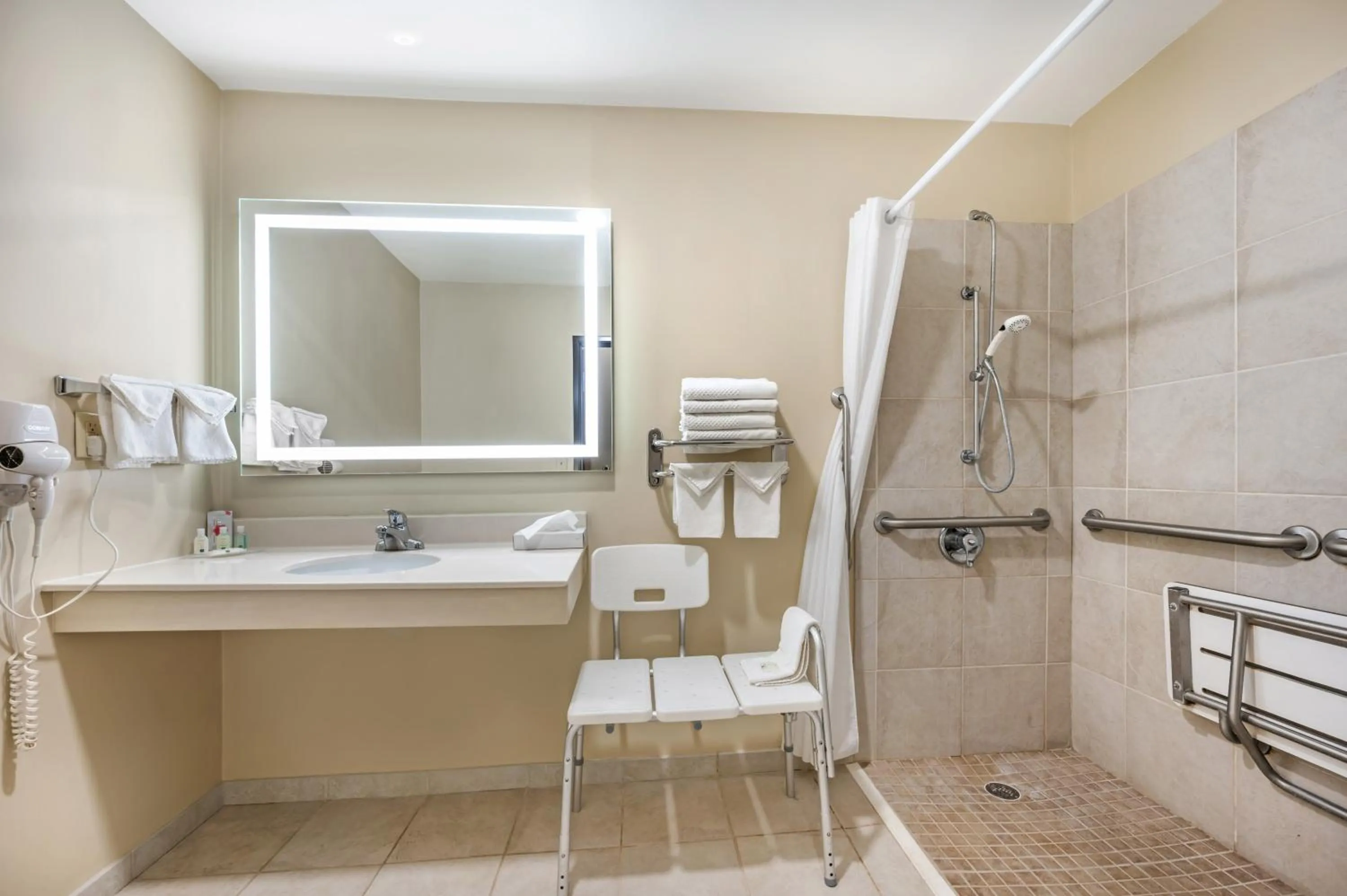 Shower in Quality Inn & Suites Rockport-Owensboro North GOLD AWARD WINNER