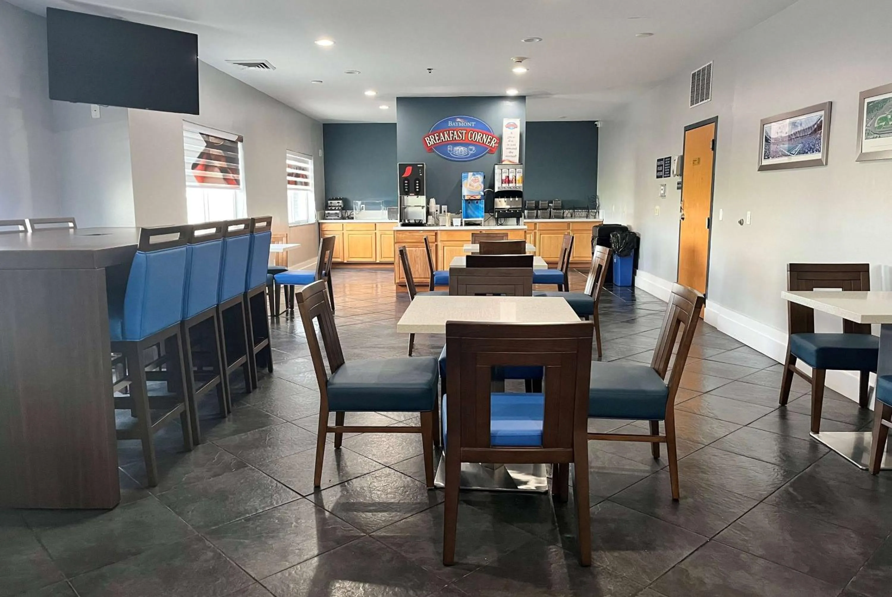 Restaurant/places to eat in Baymont by Wyndham Indianapolis Northeast