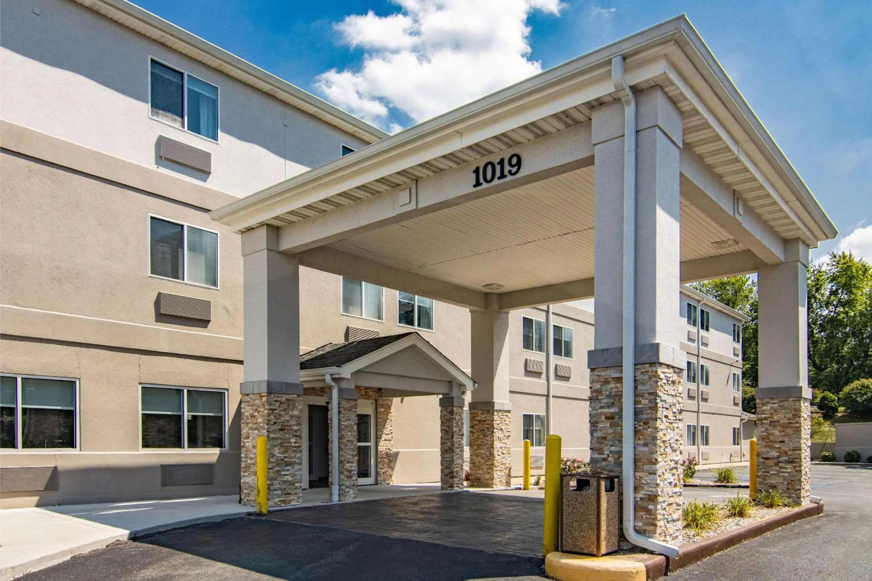 Property building in Comfort Inn Schereville