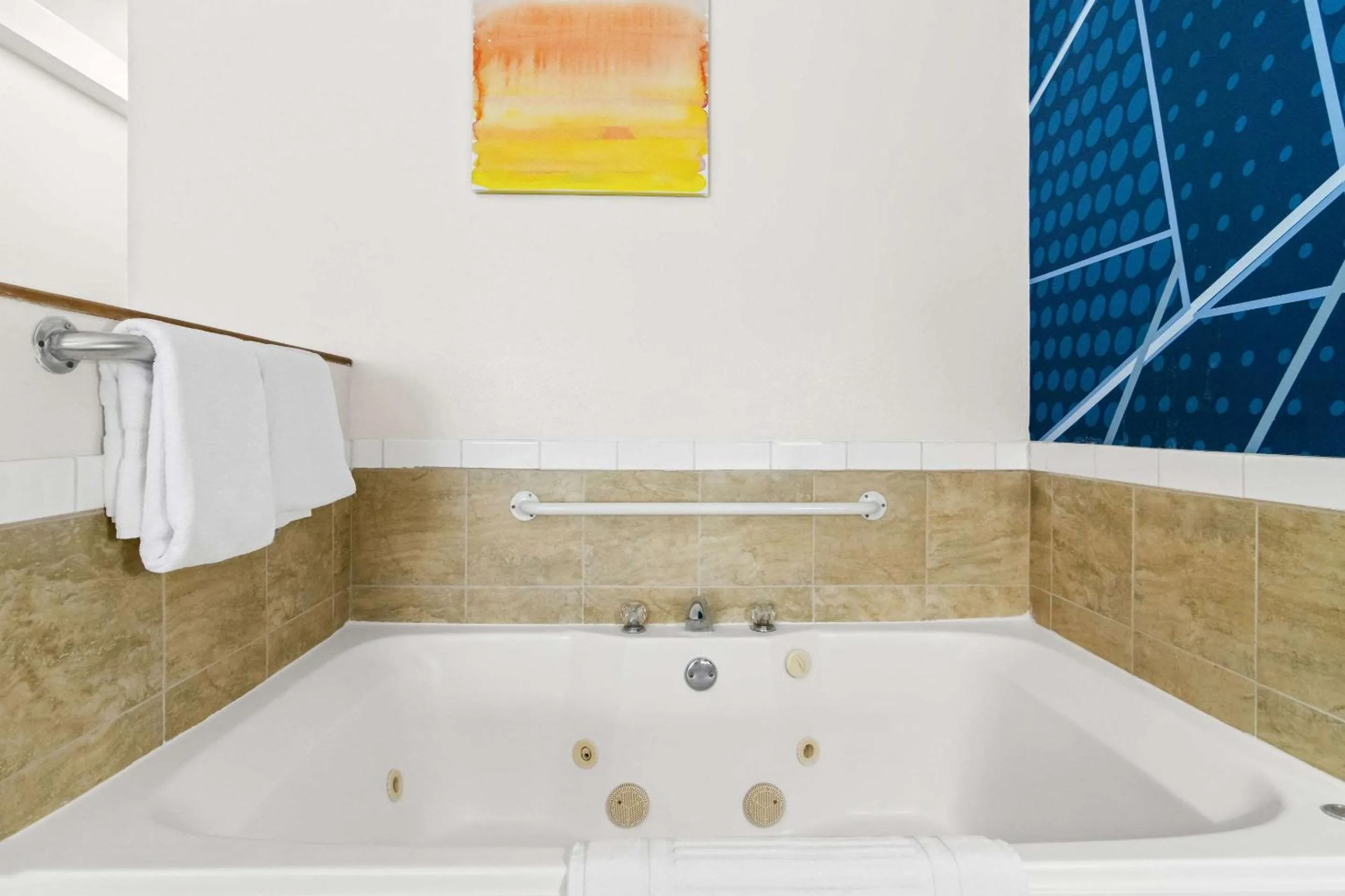 Bedroom in Comfort Inn Schereville