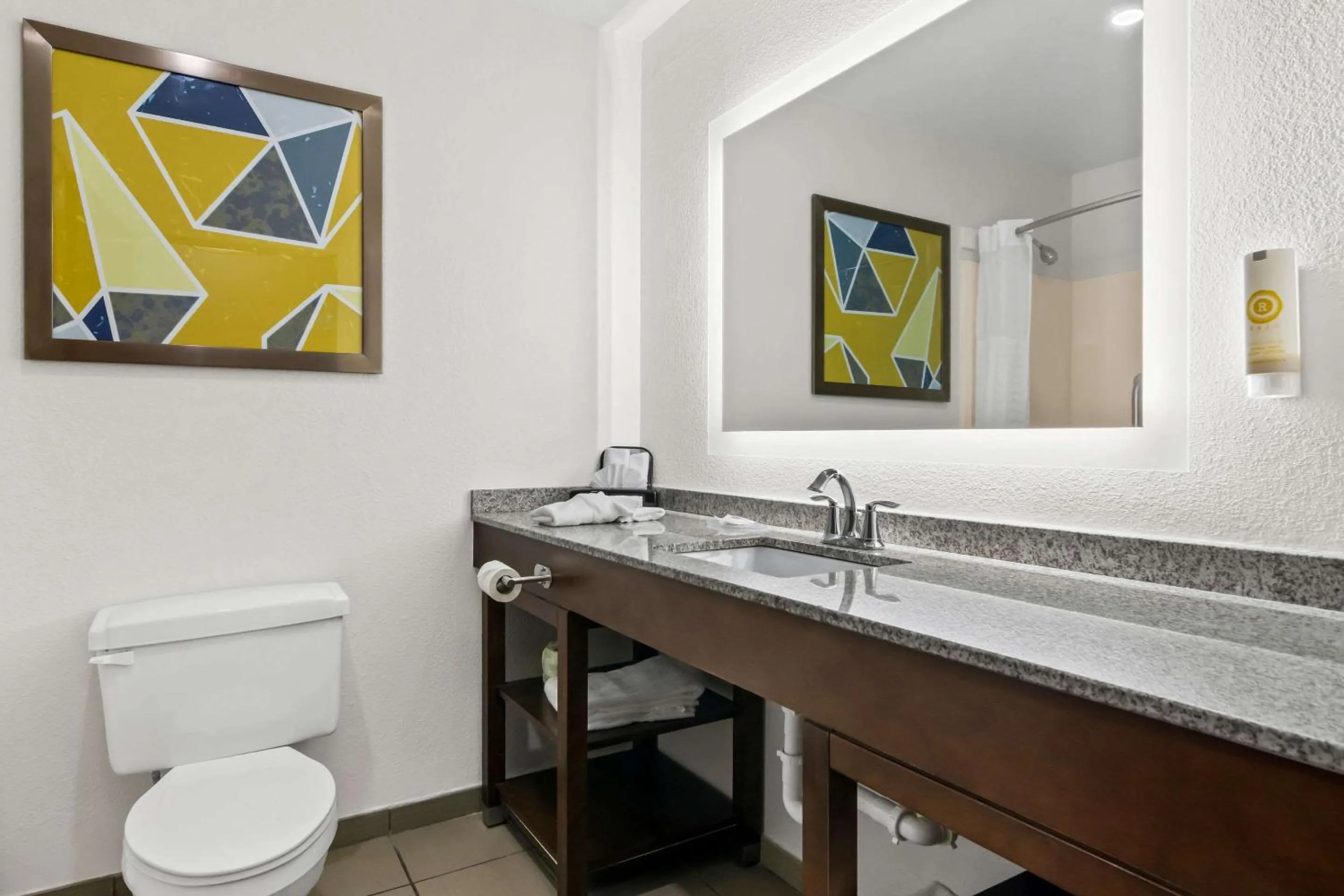 Bedroom in Comfort Inn Schereville