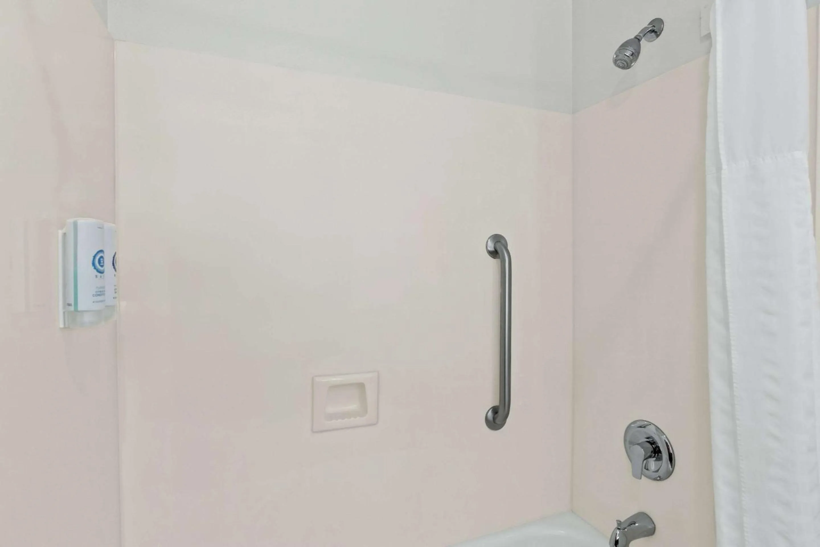 Bedroom in Comfort Inn Schereville