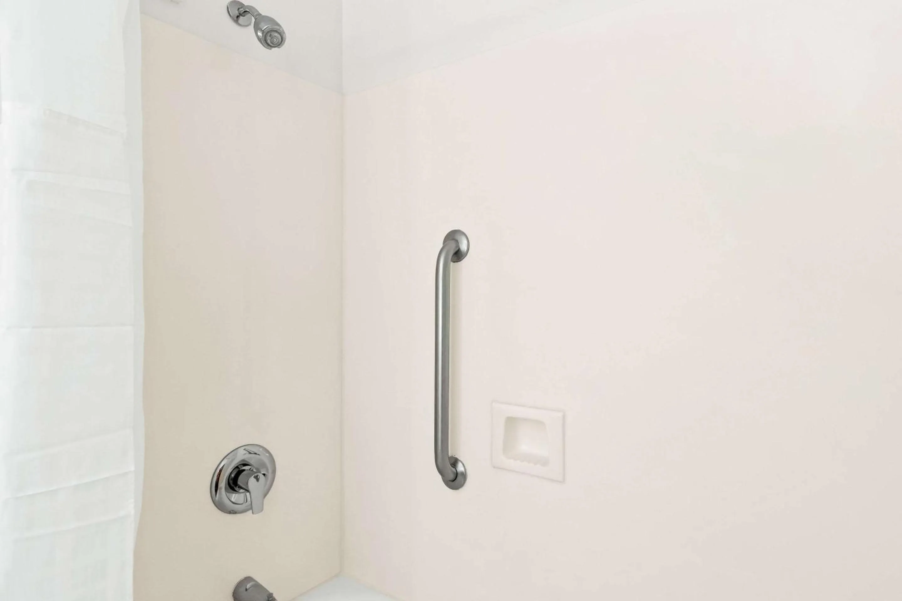 Bedroom in Comfort Inn Schereville