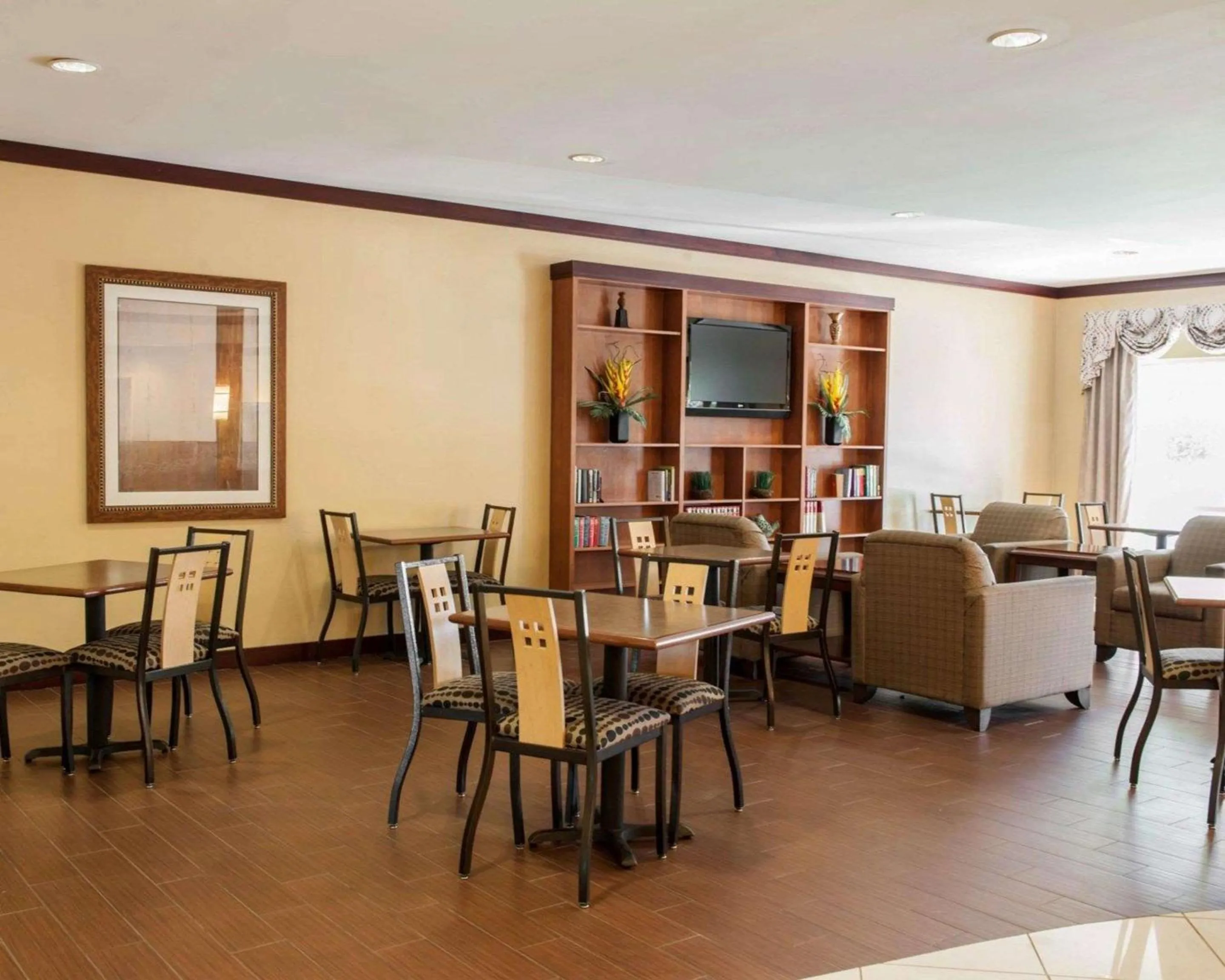 Restaurant/places to eat in Comfort Suites Southport