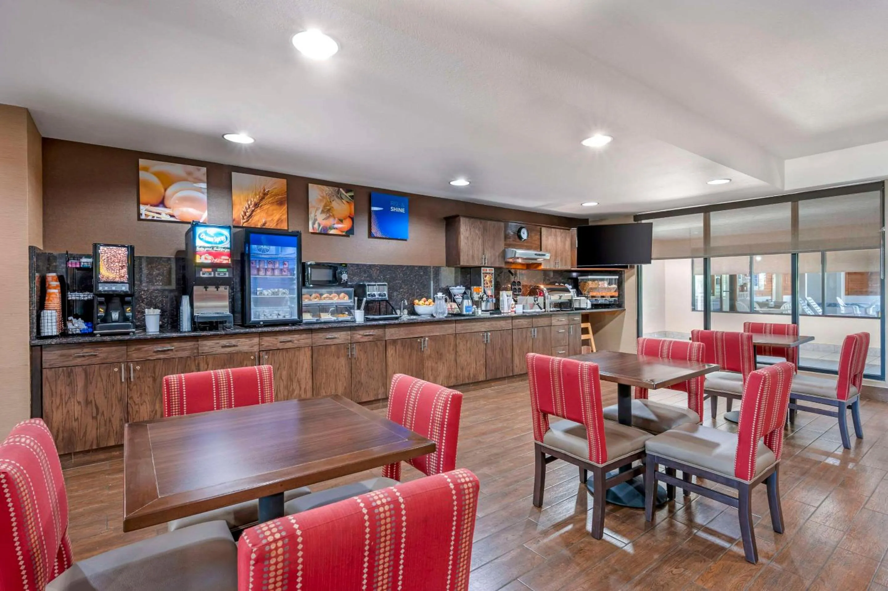 Breakfast in Comfort Inn Fremont