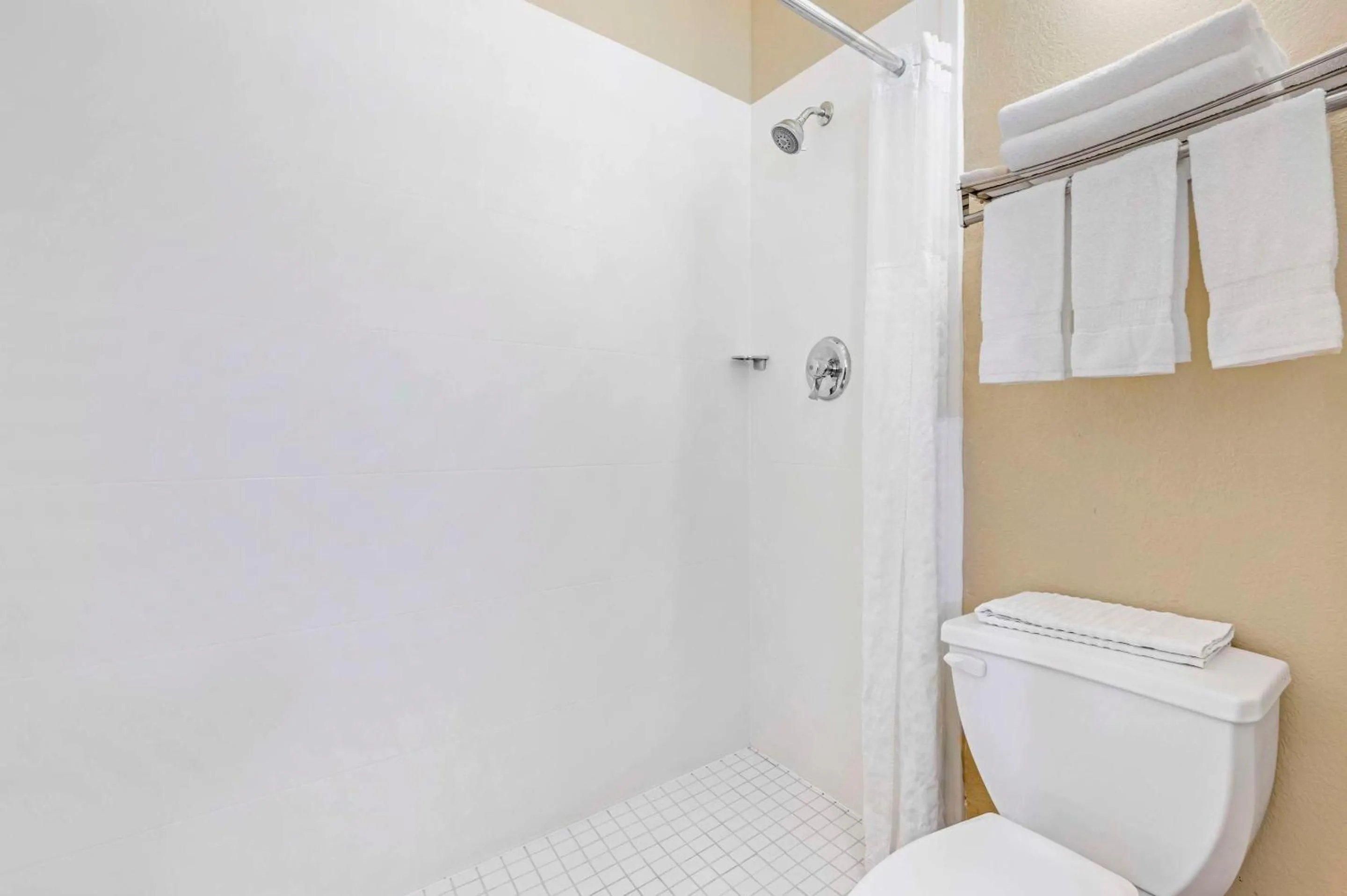 Bedroom in Comfort Inn Fremont