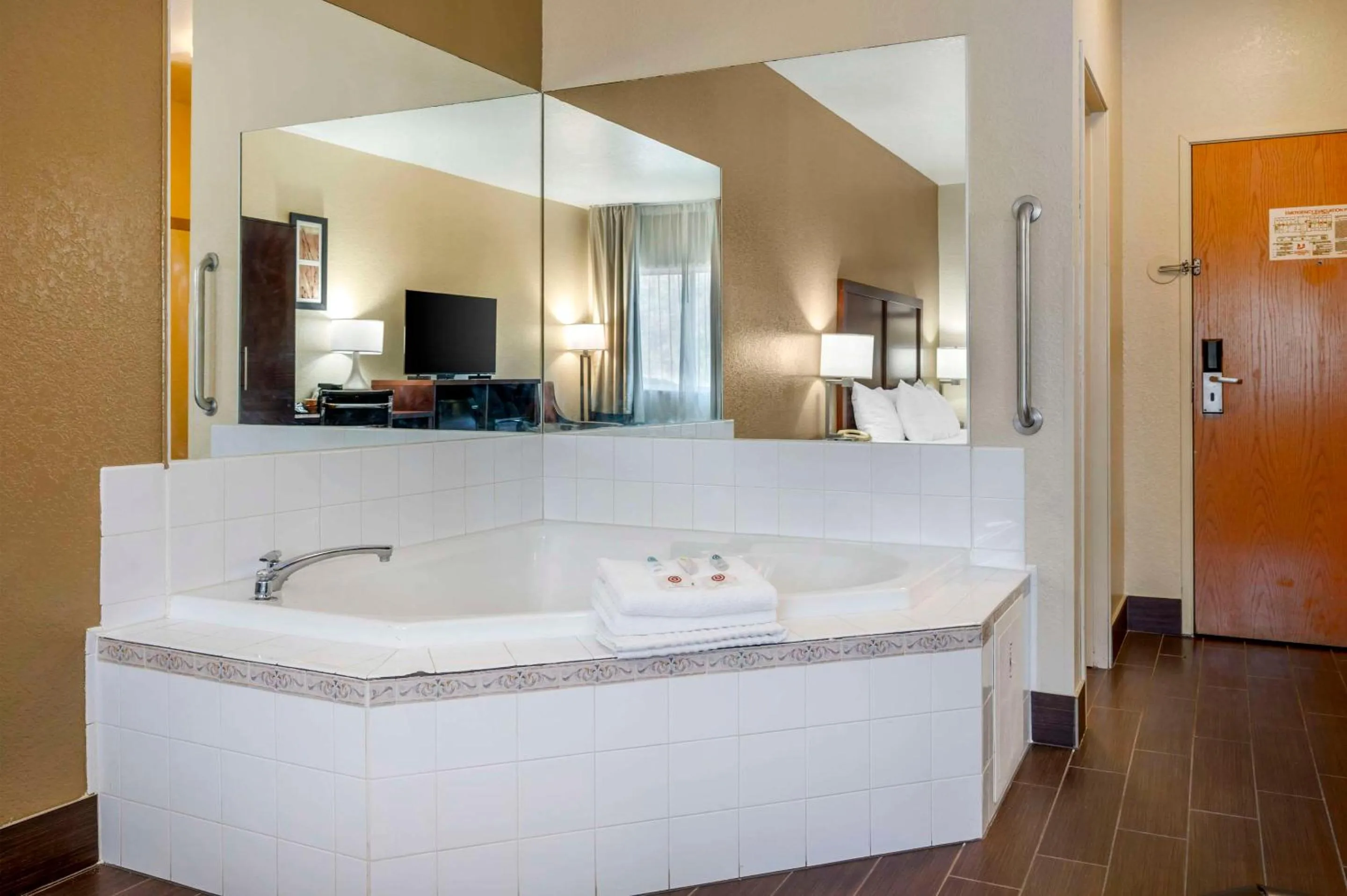 Bedroom in Comfort Inn Fremont