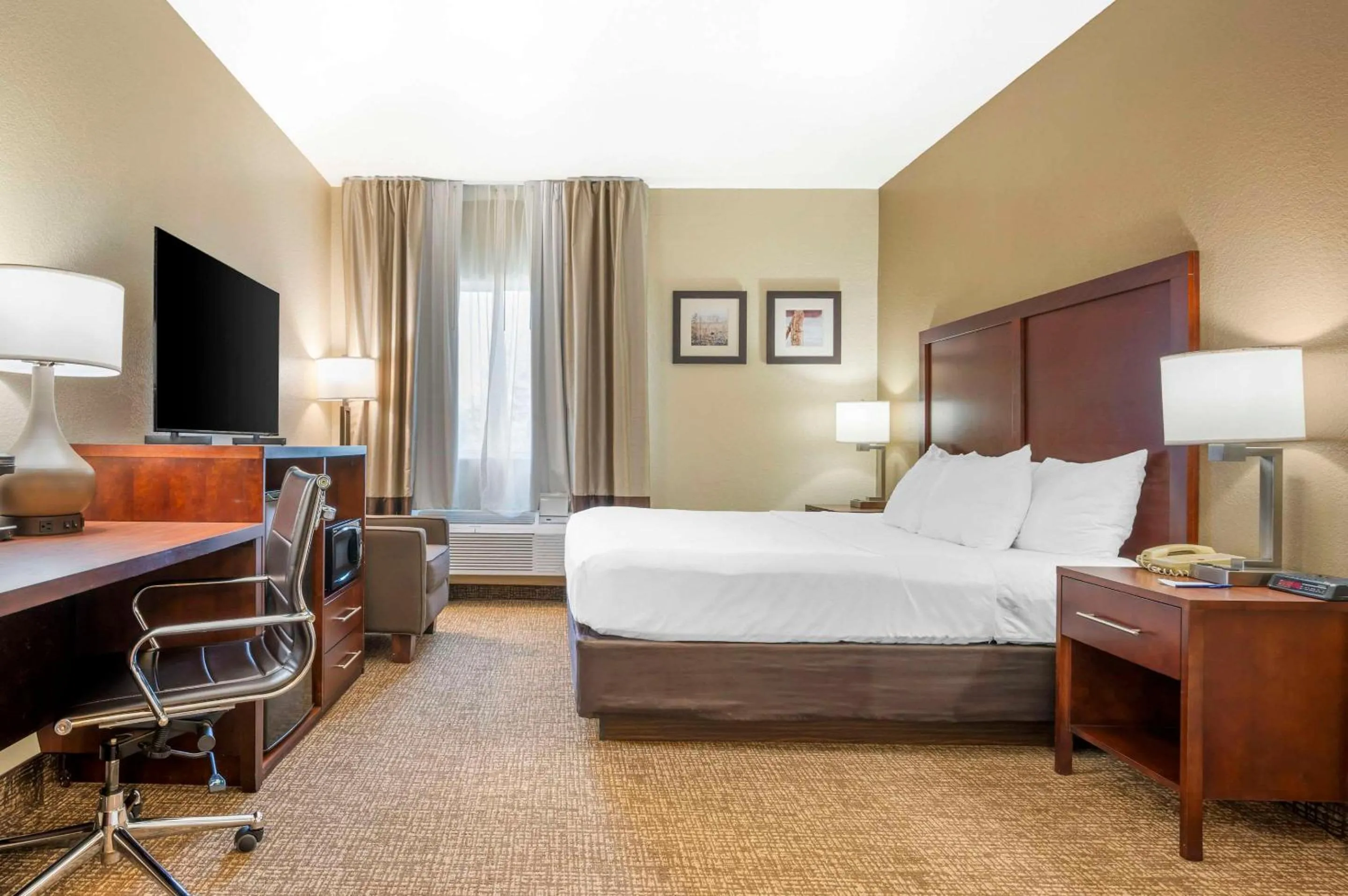 Bedroom, Bed in Comfort Inn Fremont