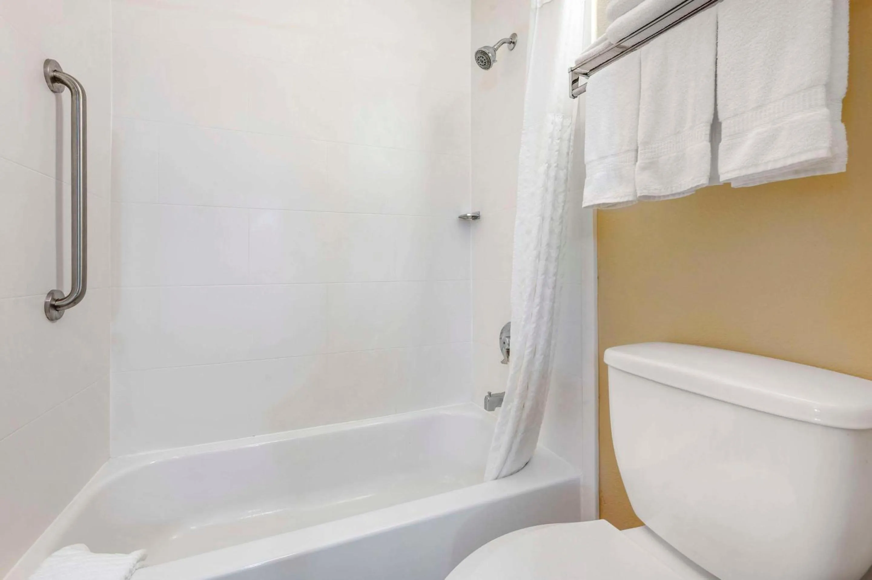 Bedroom in Comfort Inn Fremont