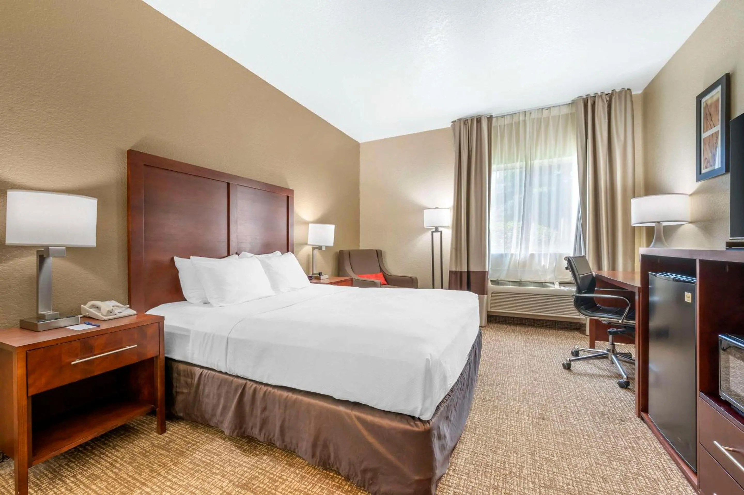 Bedroom, Bed in Comfort Inn Fremont