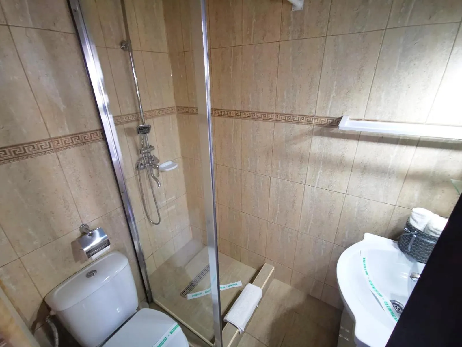 Shower in Hotel Blue Sky Resort