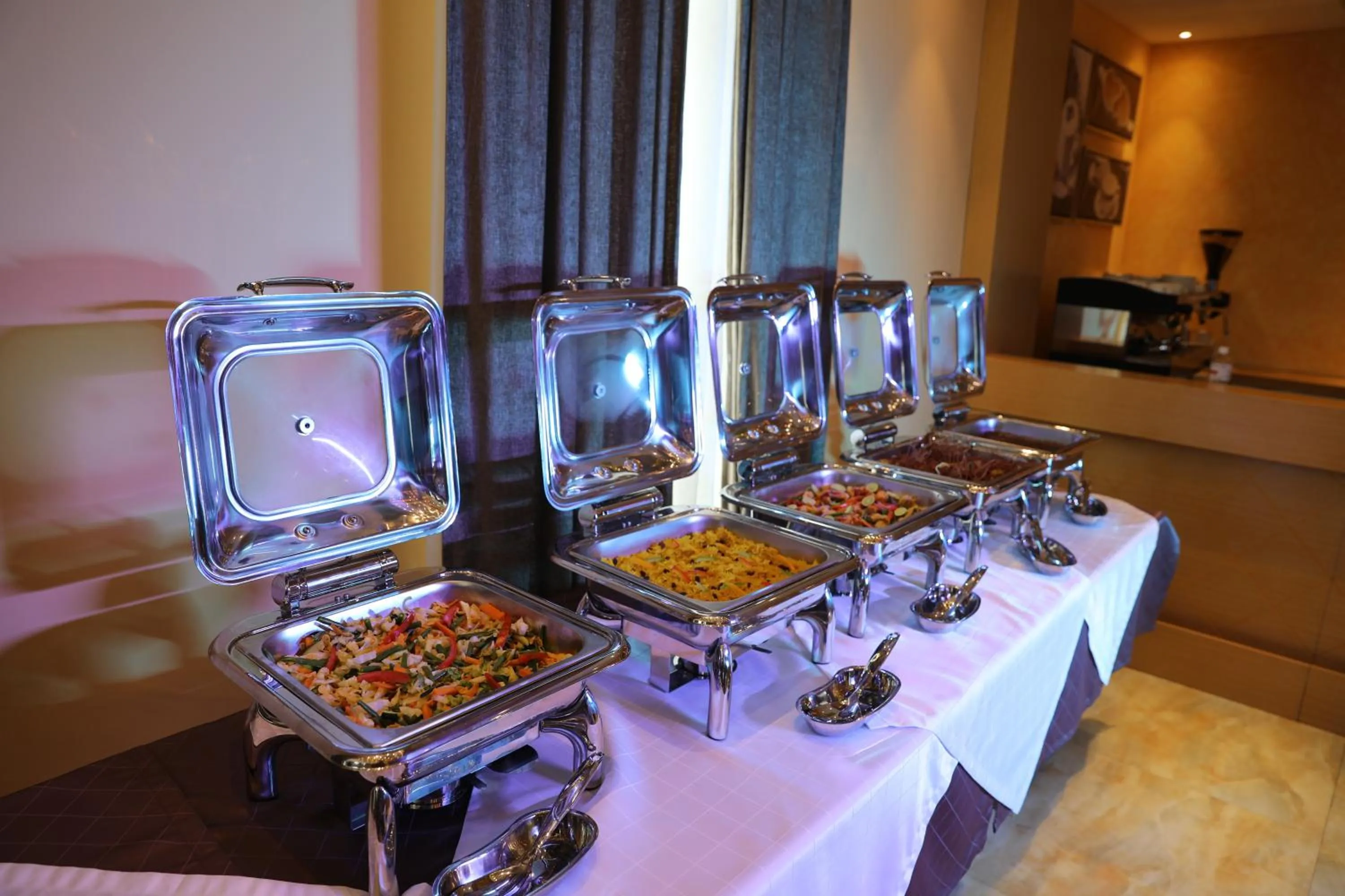 Restaurant/places to eat in Vamos Addis Hotel