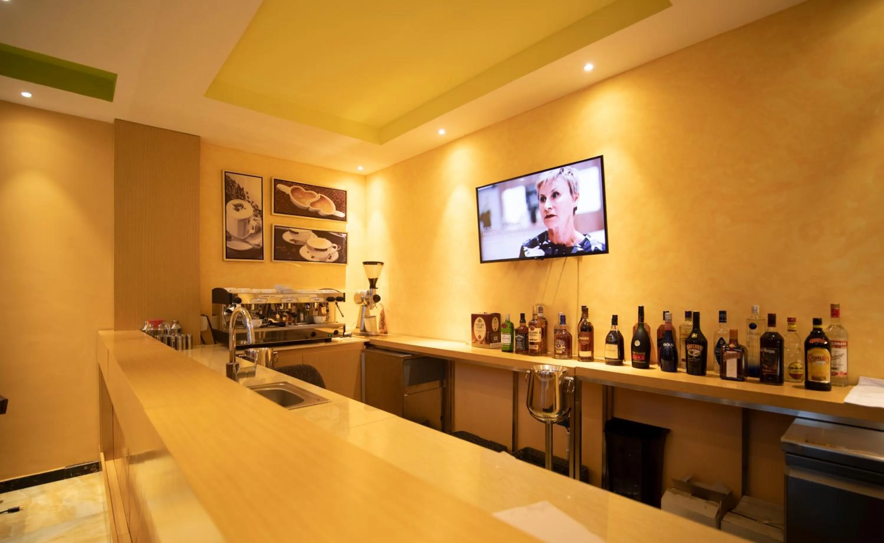 Lounge or bar in Vamos Addis Hotel