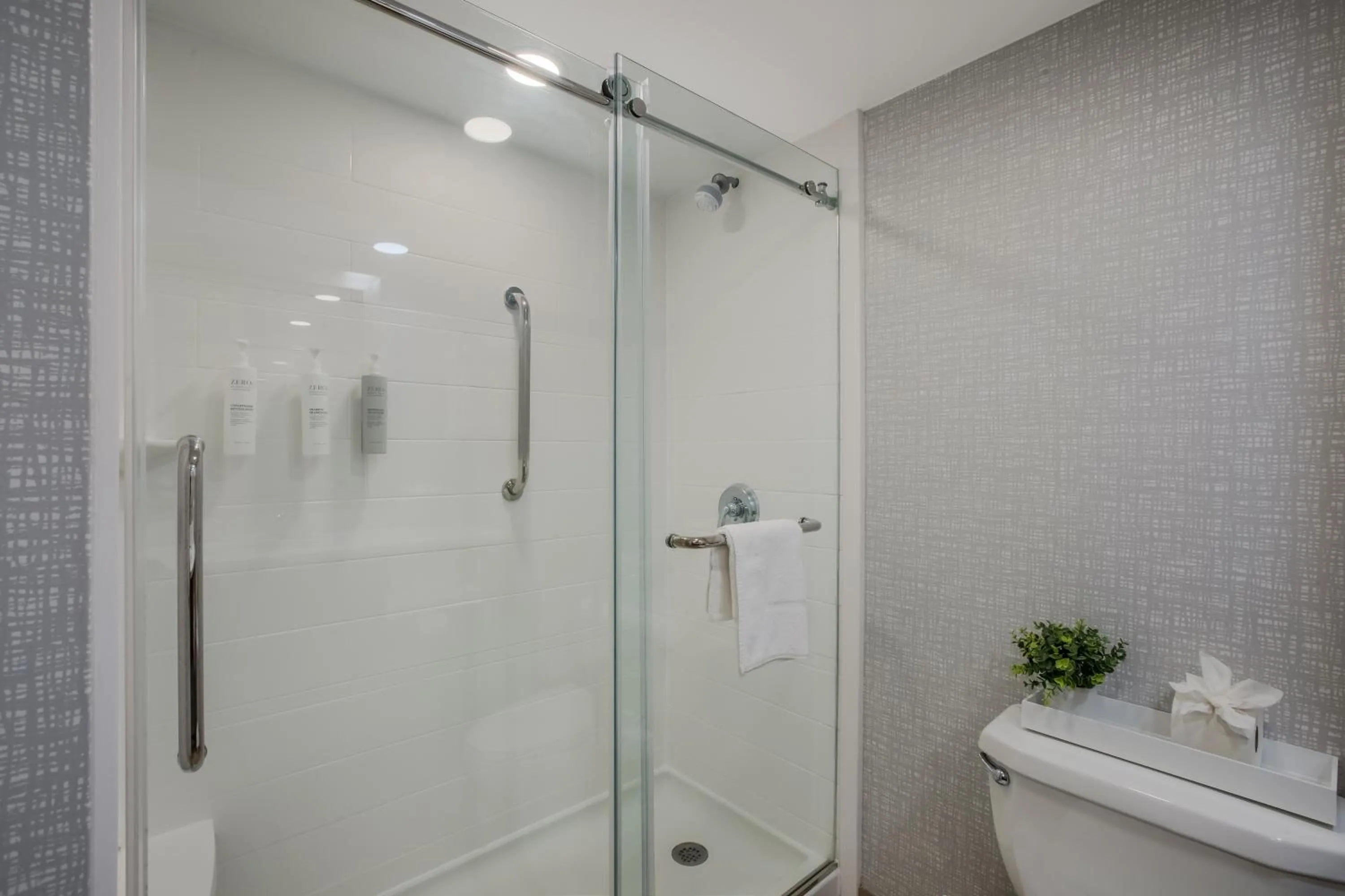 Bathroom in Hampton Inn Philadelphia/Willow Grove