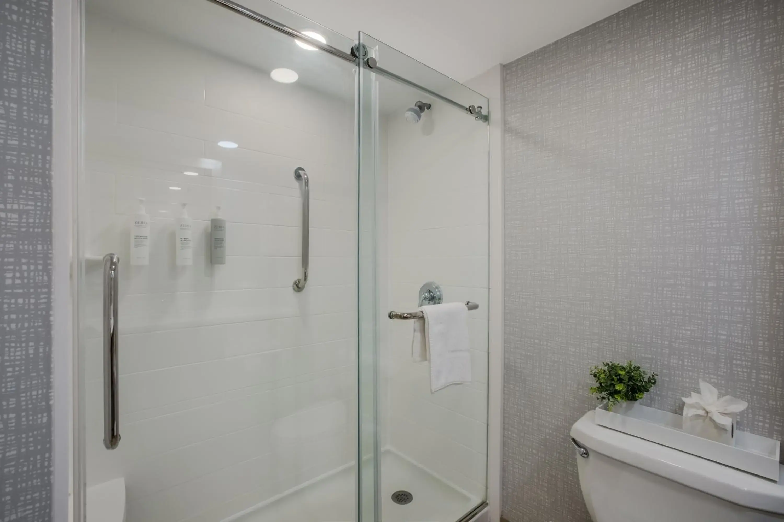 Queen Room - Non-Smoking in Hampton Inn Philadelphia/Willow Grove Queen Room - Non-Smoking in Hampton Inn Philadelphia/Willow Grove