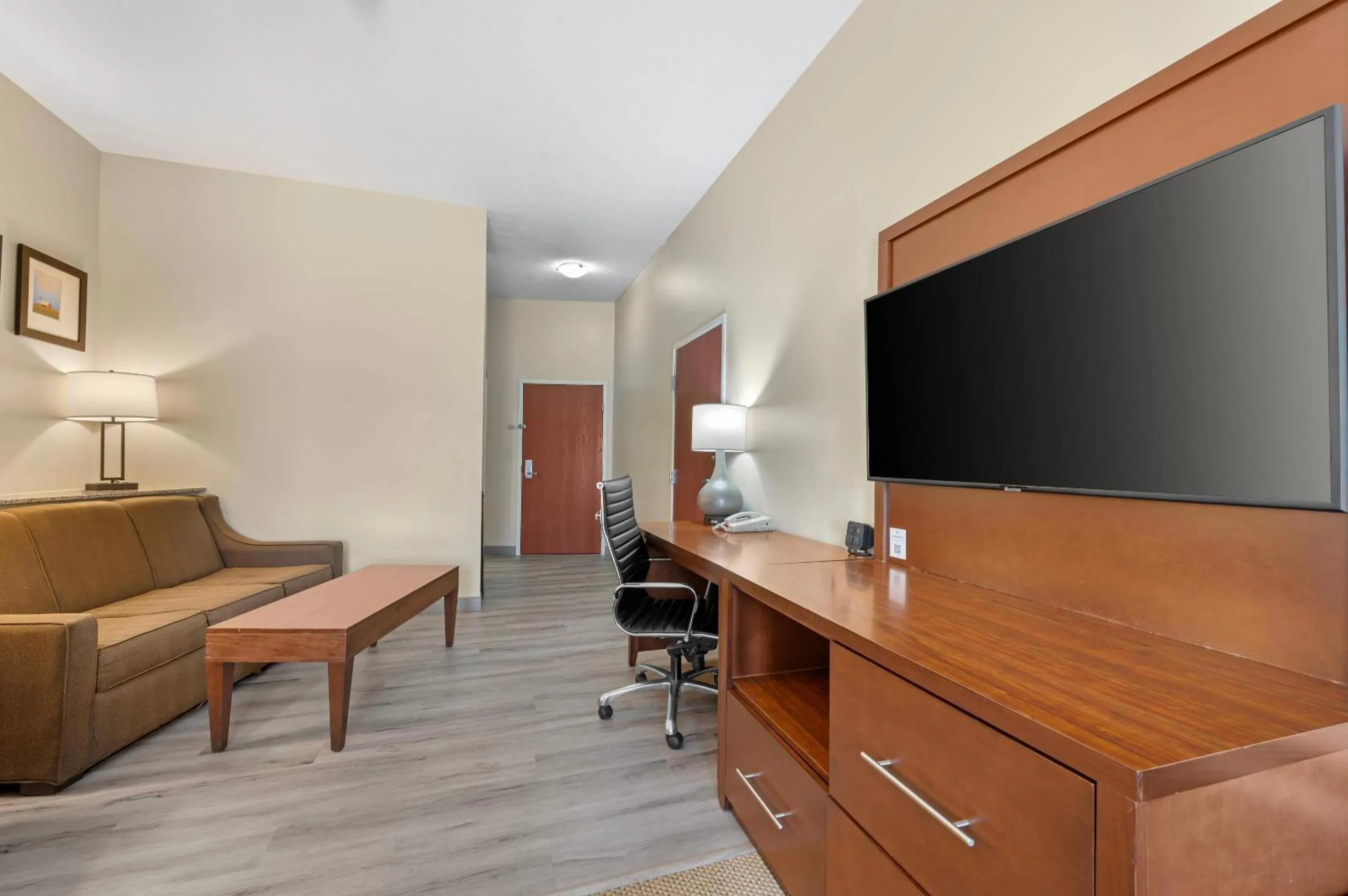 Bedroom in Comfort Suites South Bend Near Casino