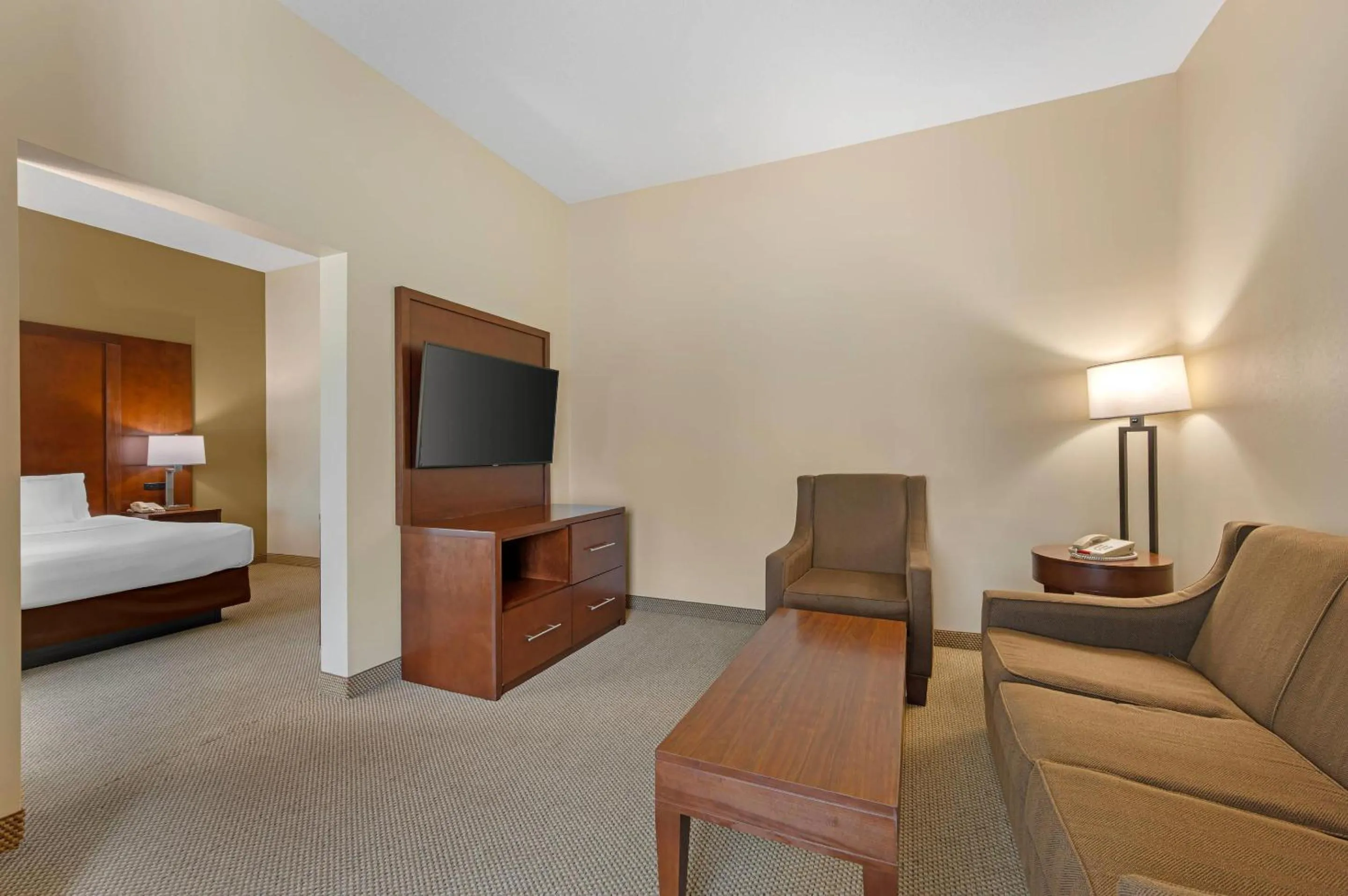 Bedroom, Bed in Comfort Suites South Bend Near Casino