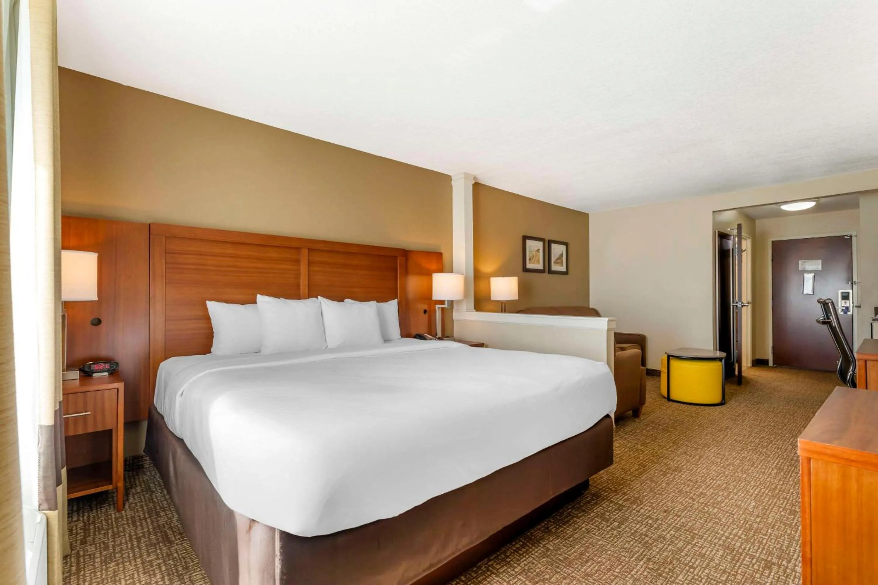 Bedroom, Bed in Comfort Inn & Suites Porter near Indiana Dunes