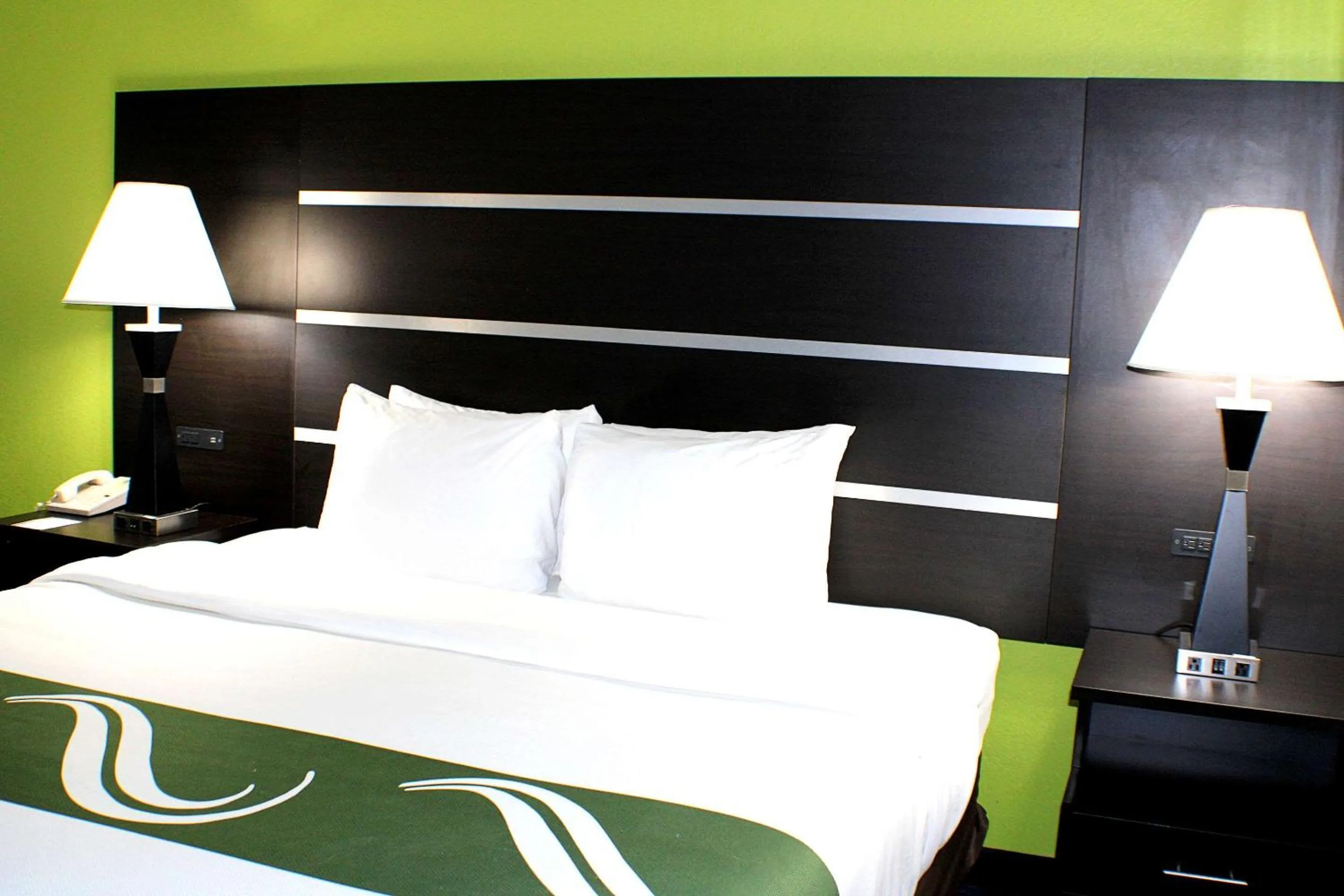 Bedroom, Bed in Quality Inn & Suites Bedford West