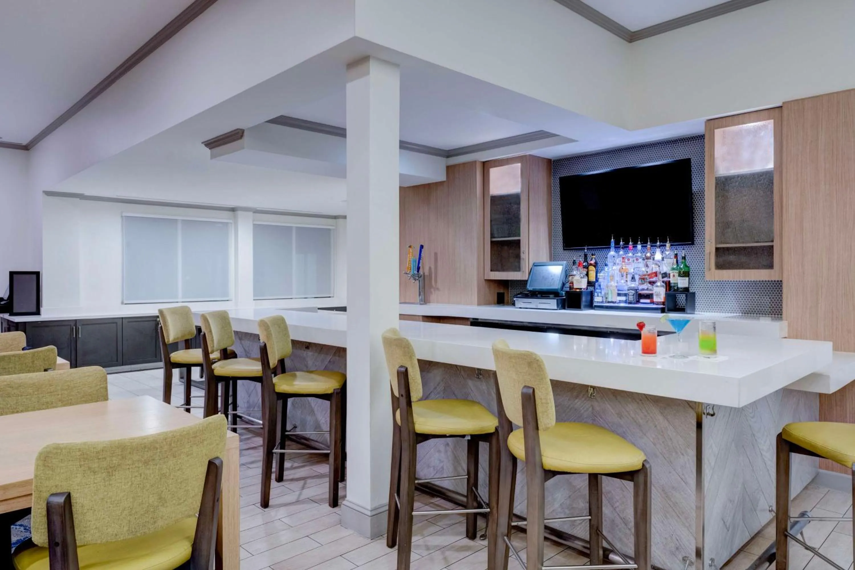 Lounge or bar in Hilton Garden Inn Anaheim/Garden Grove