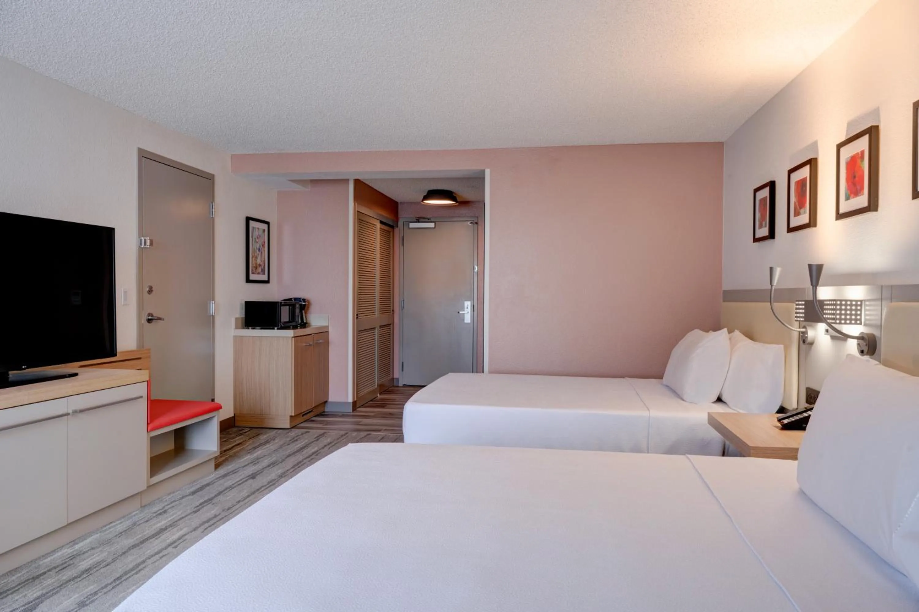 Bedroom, Bed in Hilton Garden Inn Anaheim/Garden Grove