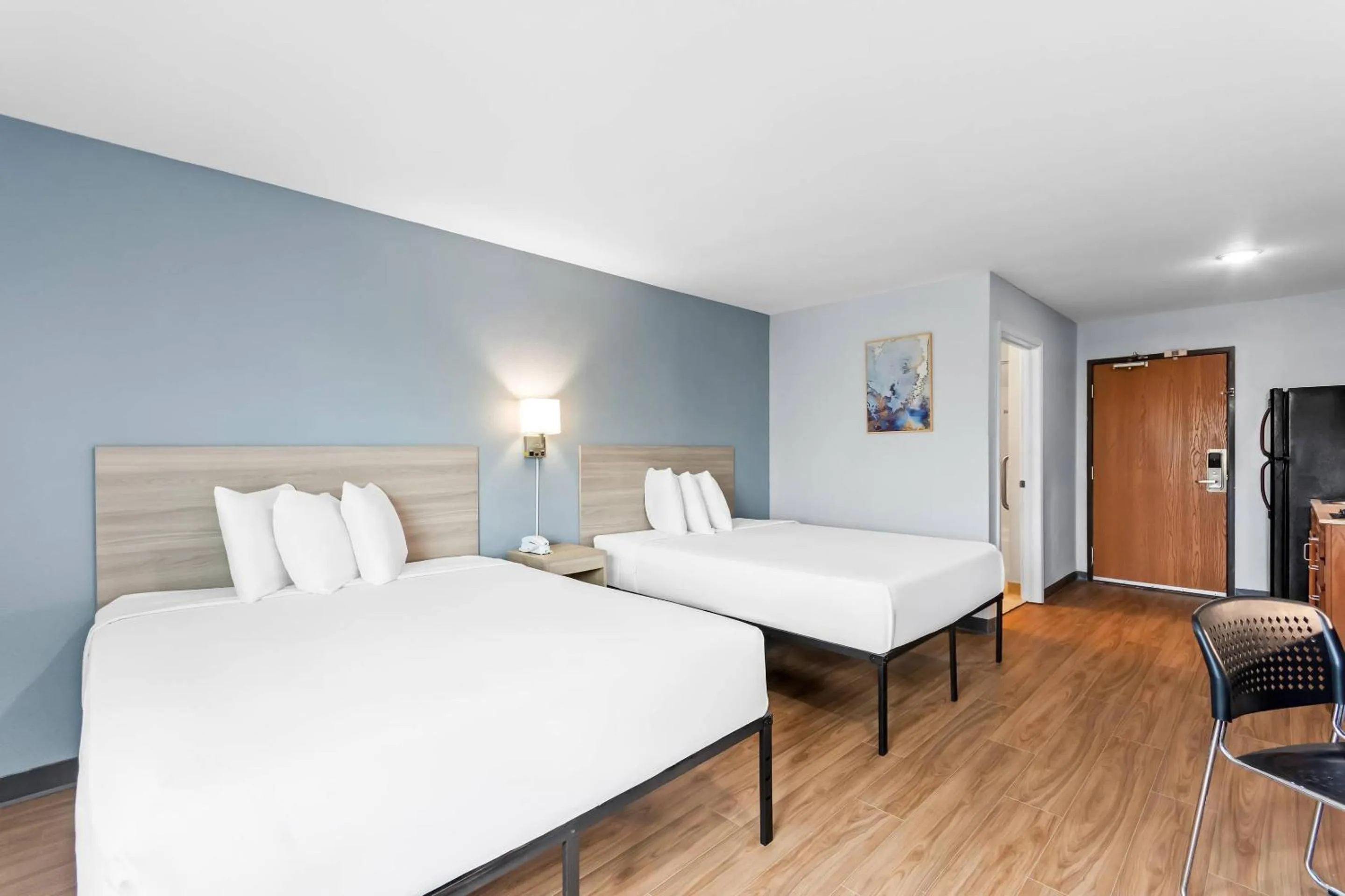 Bedroom, Bed in Suburban Studios Clarksville-Louisville North