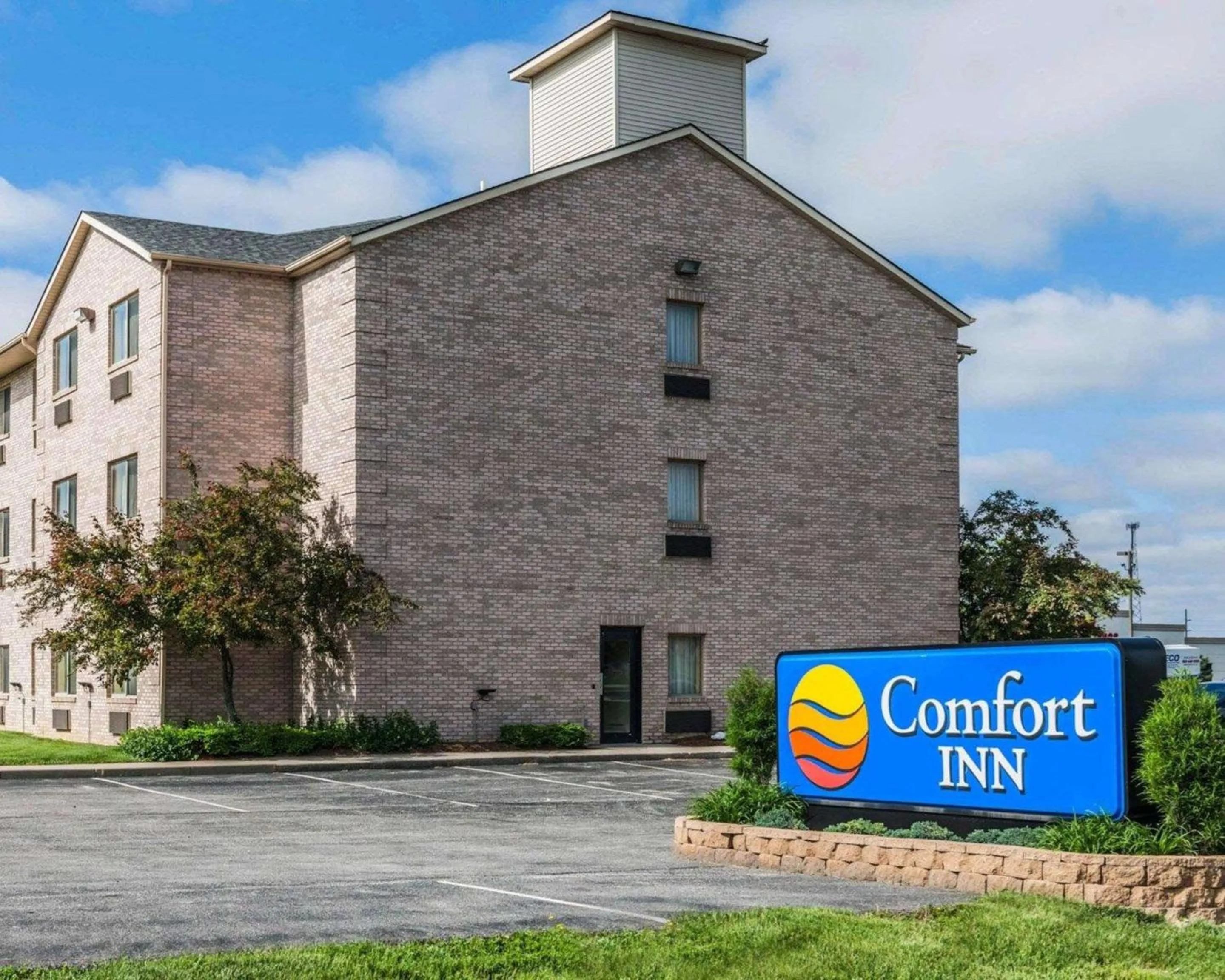 Property building in Comfort Inn Avon-Indianapolis West