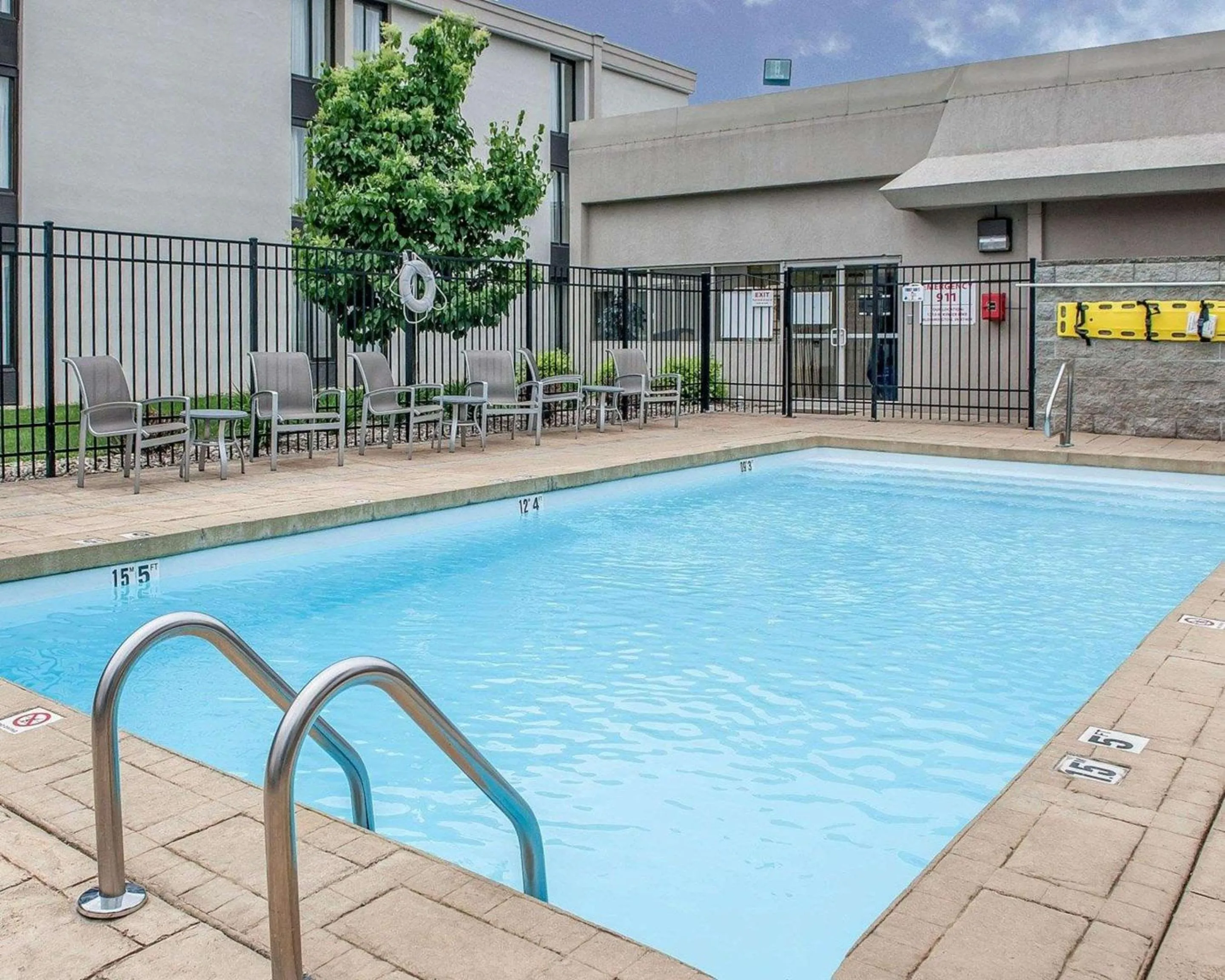 Swimming pool in Comfort Inn Bloomington near University
