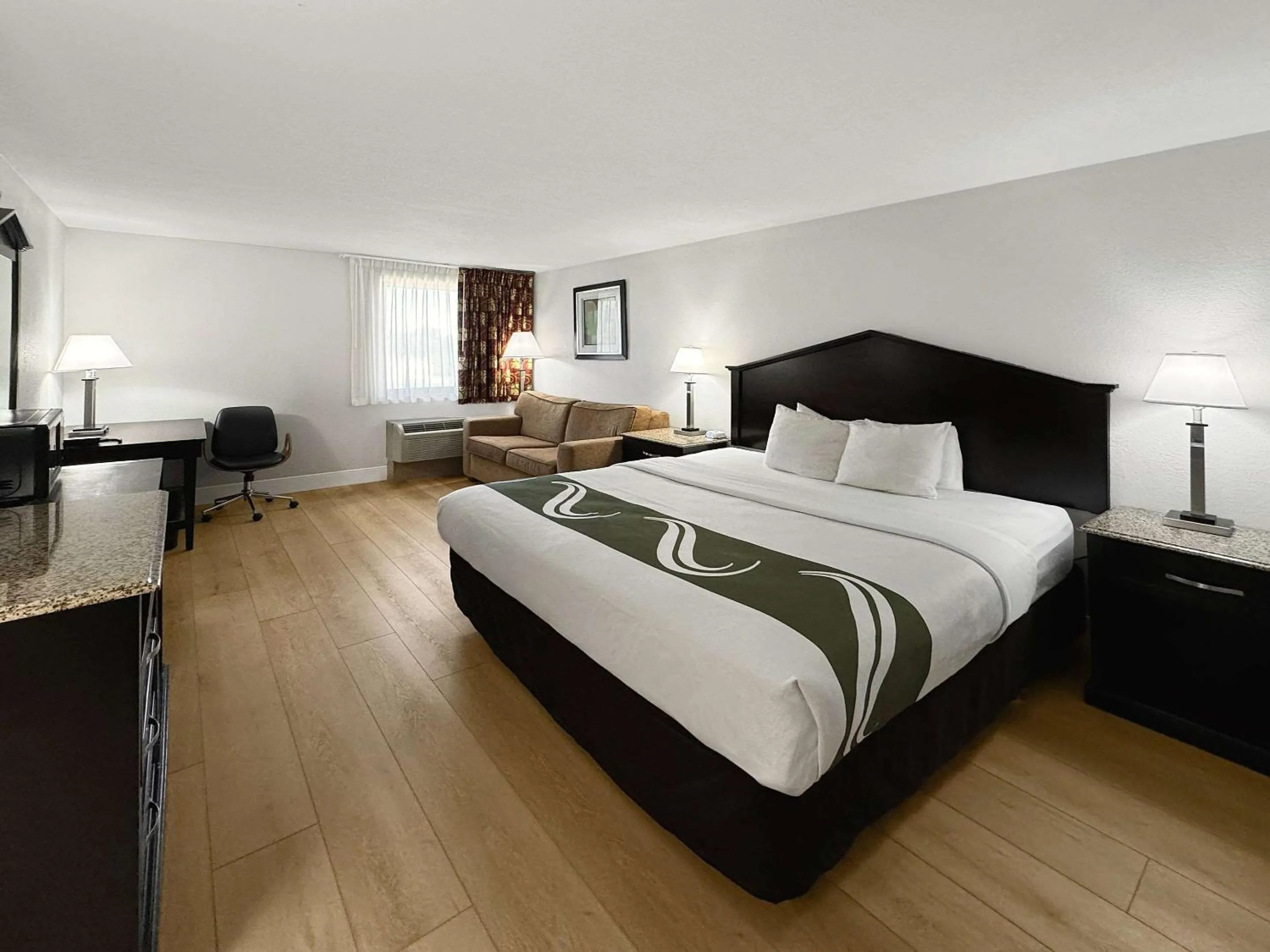 Bedroom, Bed in Quality Inn Fort Wayne