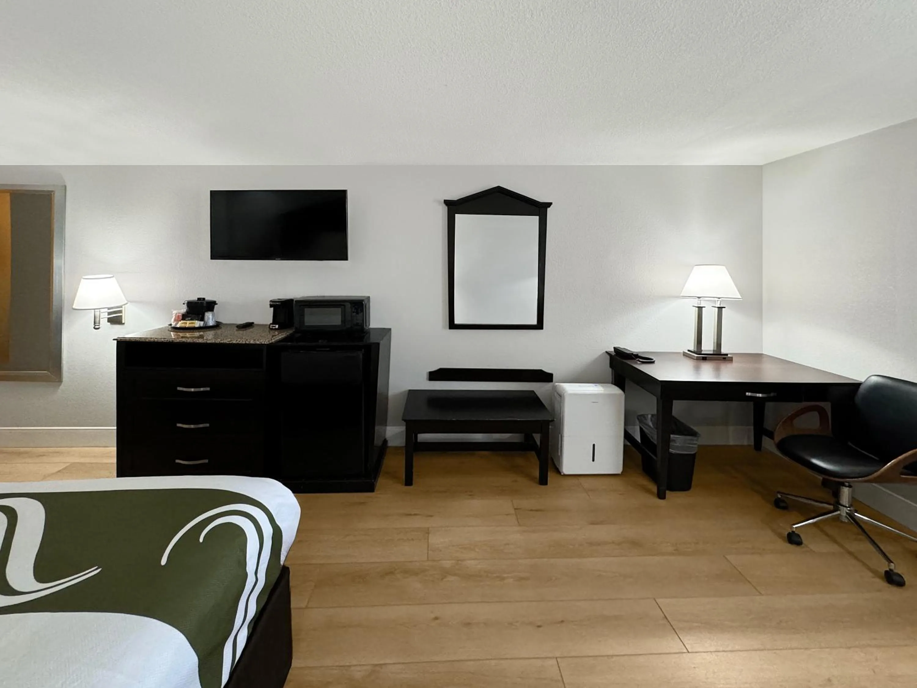 Bed in Quality Inn Fort Wayne