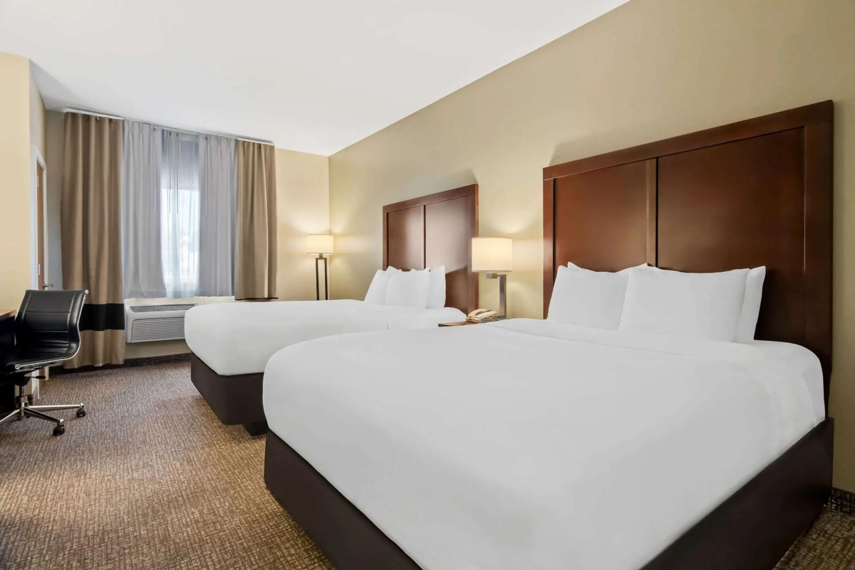 Bedroom, Bed in Comfort Inn Hebron-Lowell Area