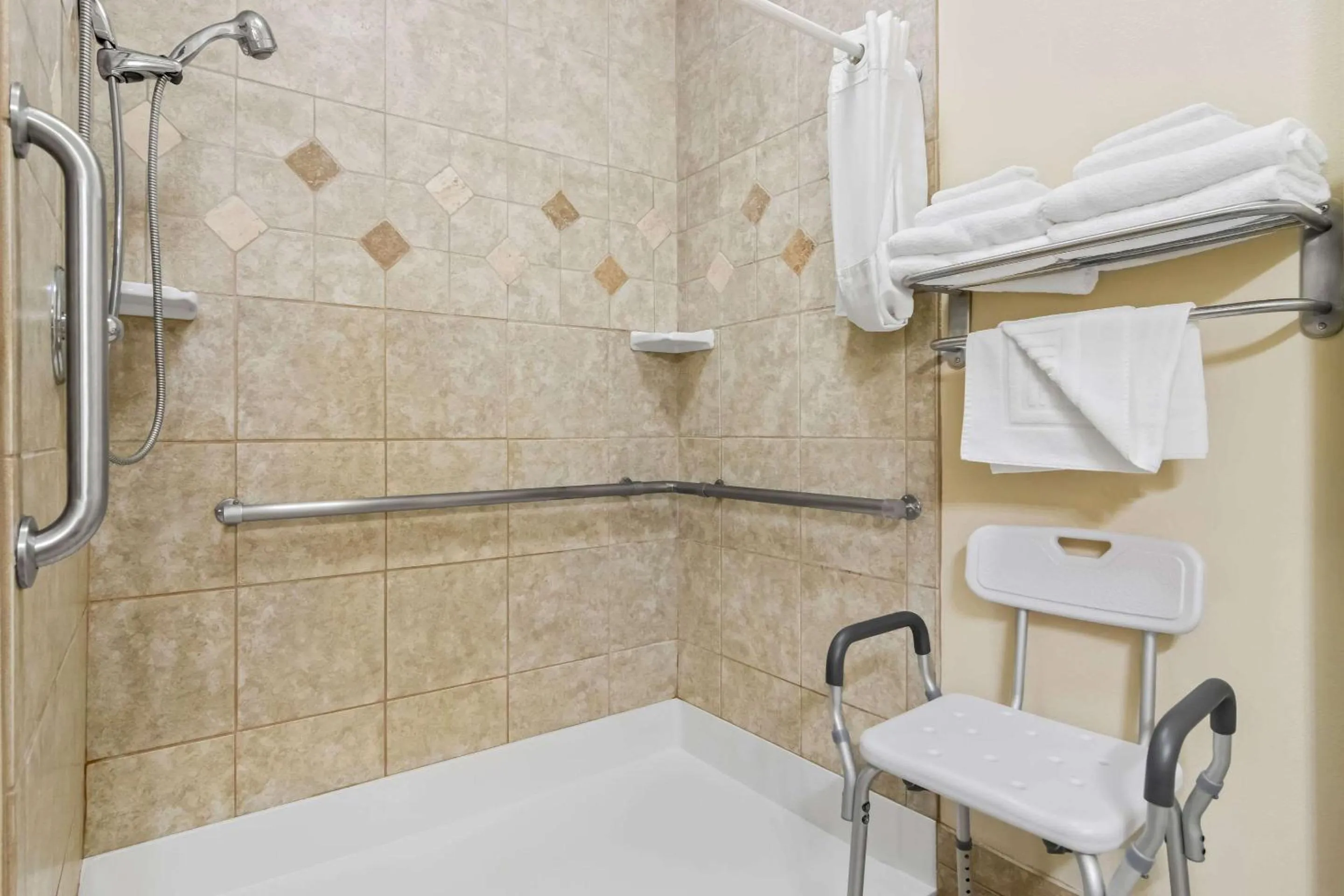 Bedroom in Comfort Inn Hebron-Lowell Area