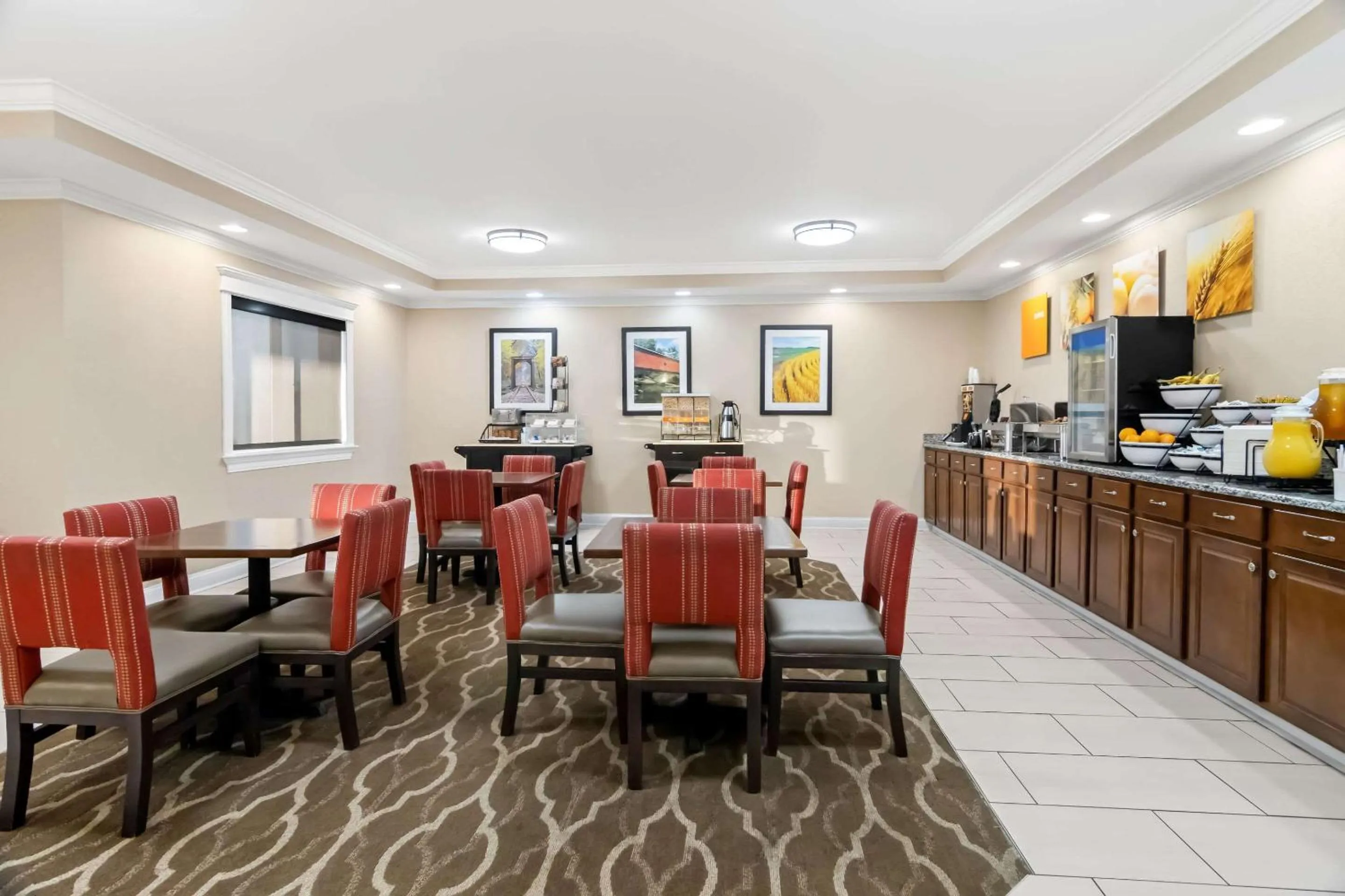 Breakfast in Comfort Inn Hebron-Lowell Area