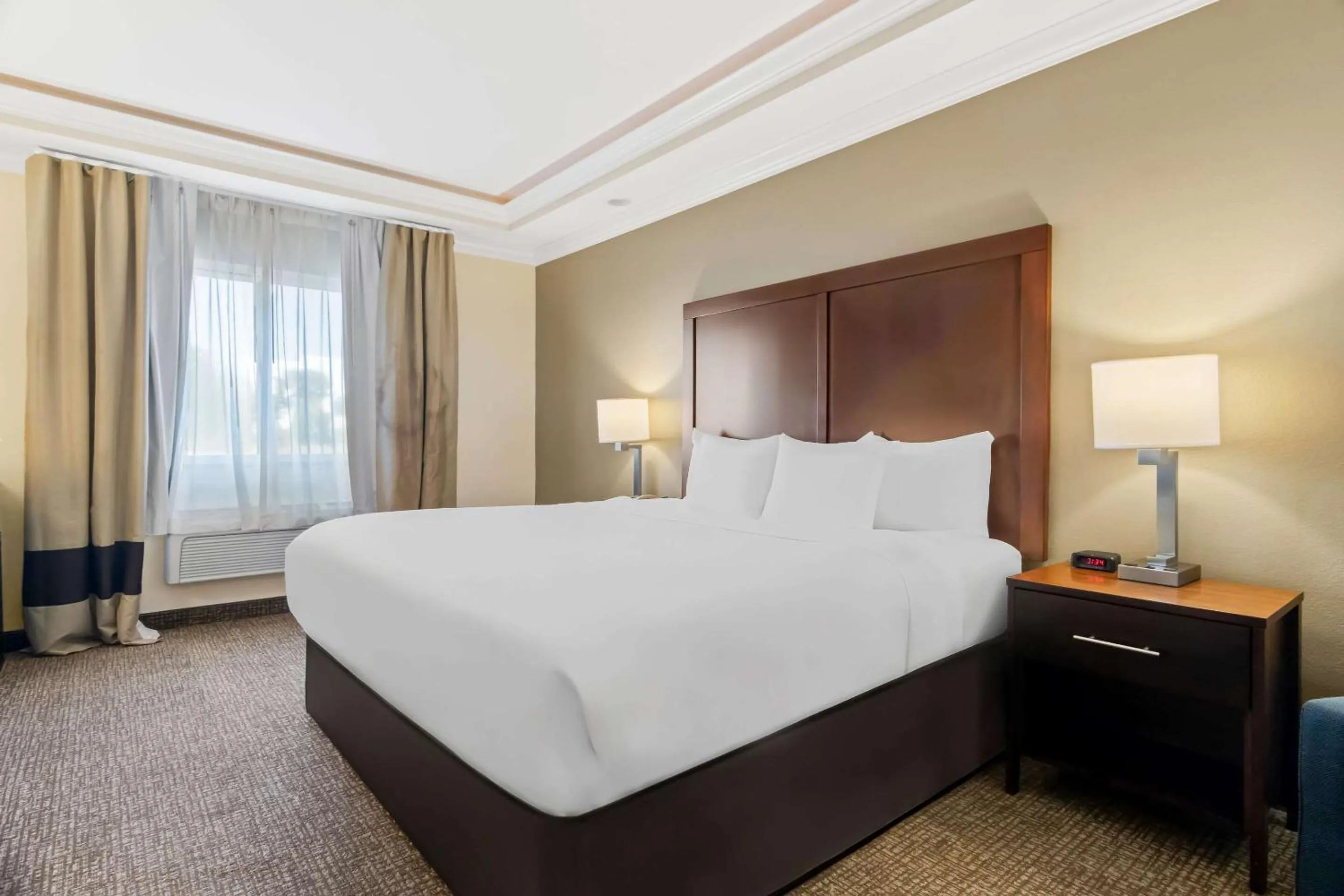 Bedroom, Bed in Comfort Inn Hebron-Lowell Area