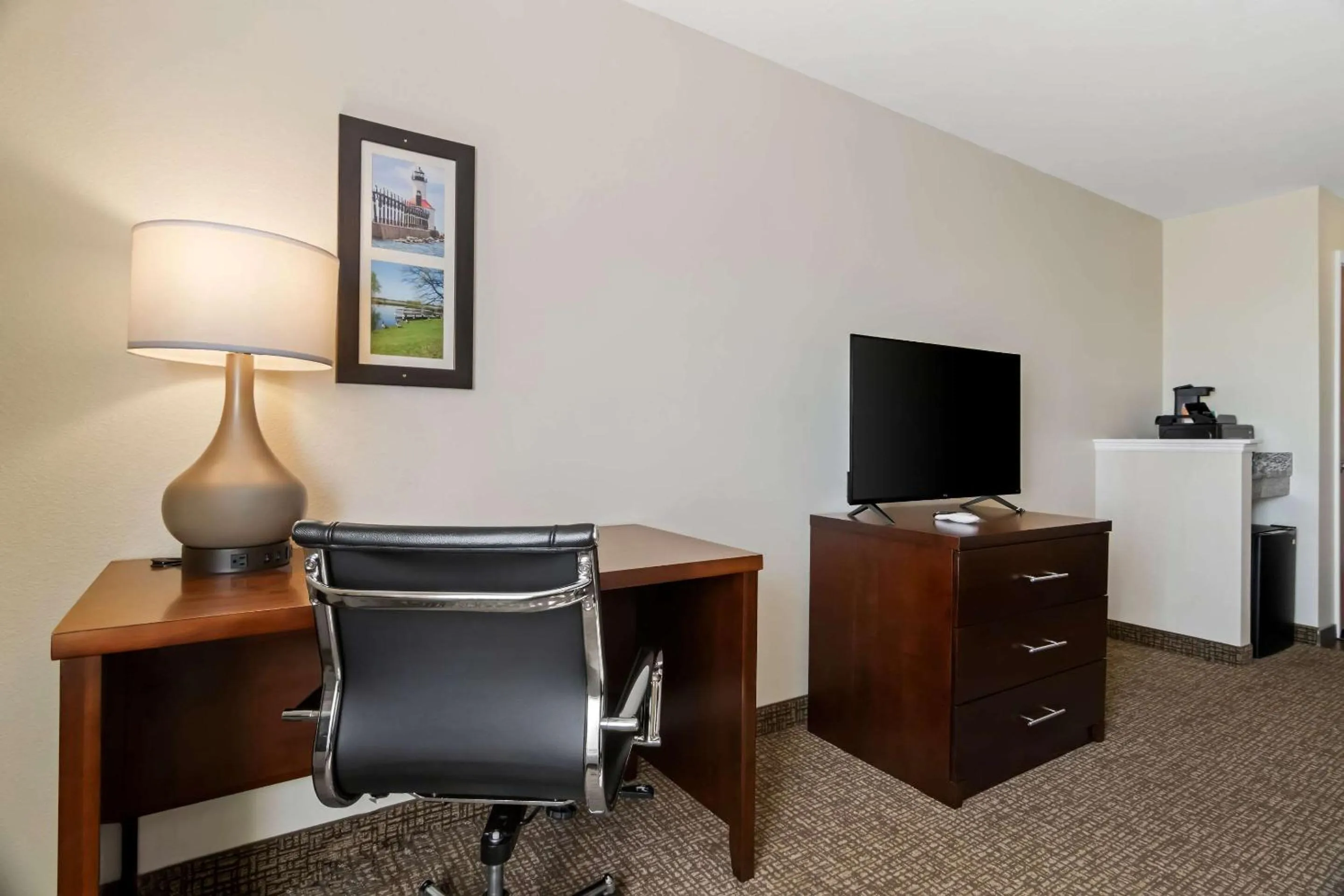 Bedroom in Comfort Inn Hebron-Lowell Area