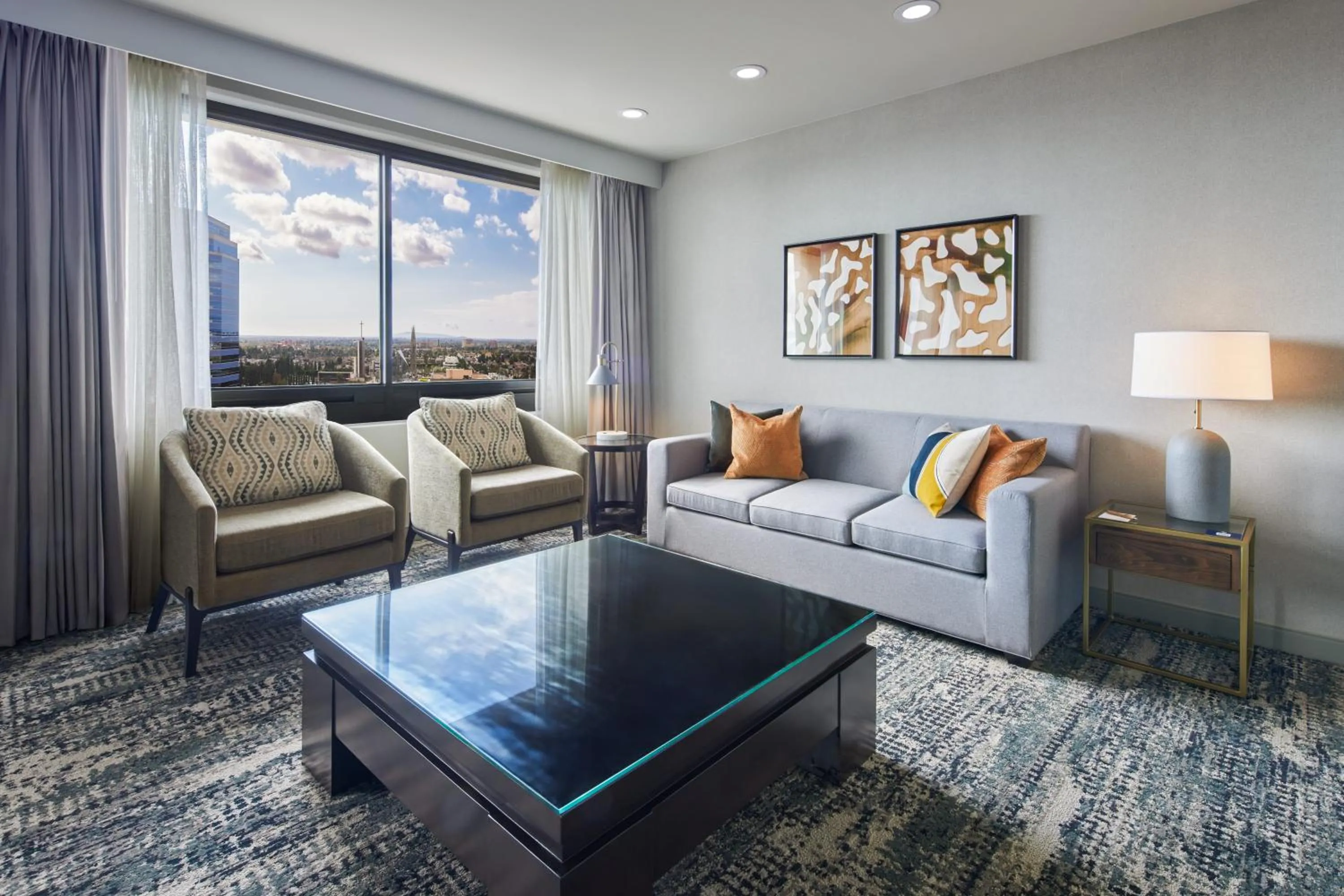 Living room in Hotel Fera Anaheim, a DoubleTree by Hilton Hotel