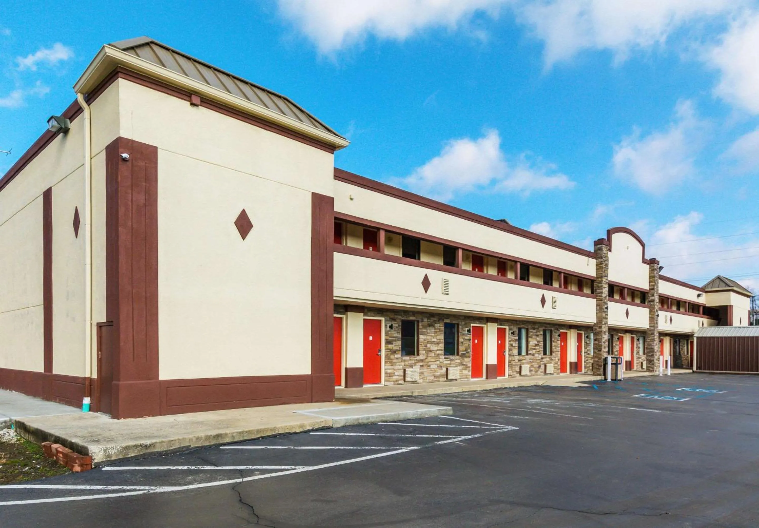 Property building in Econo Lodge Cloverdale