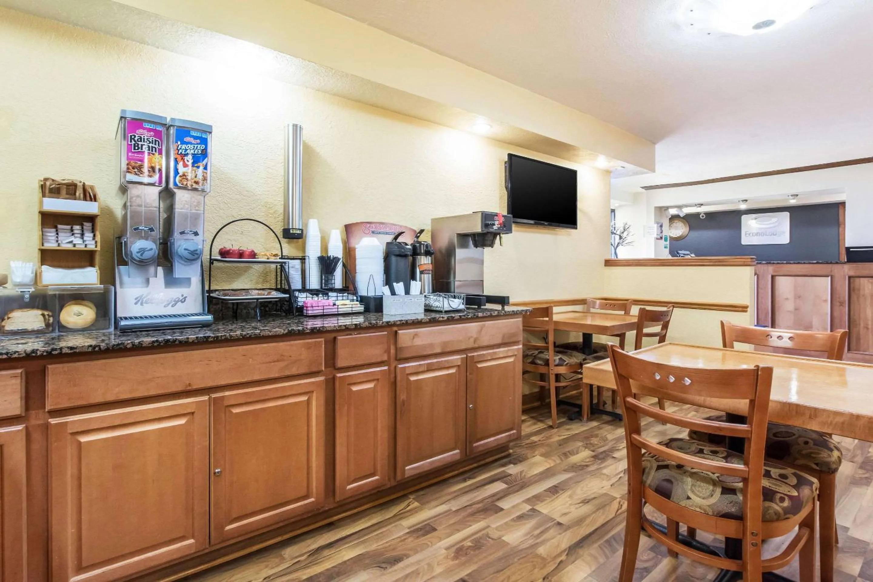 Restaurant/places to eat in Econo Lodge Cloverdale