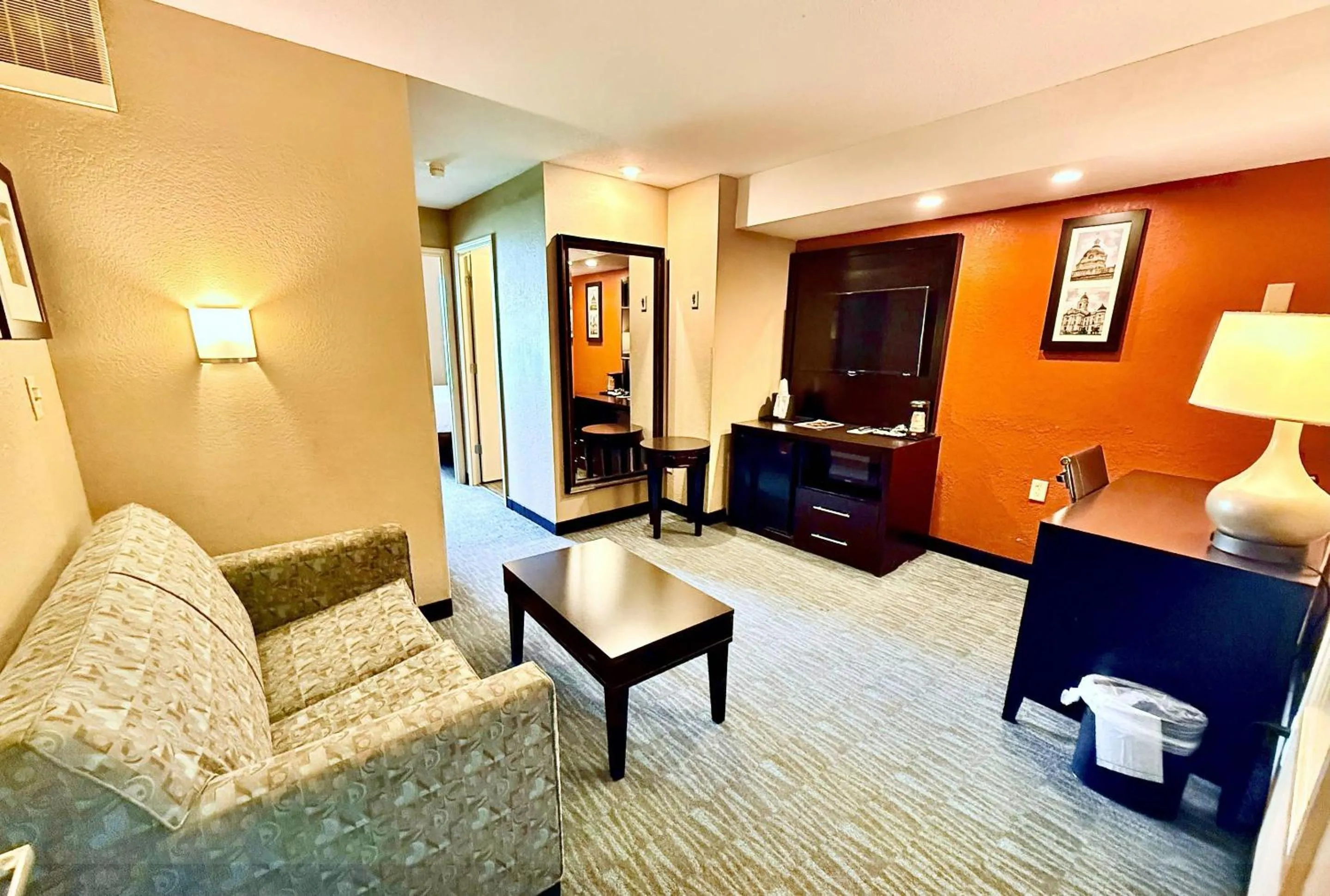 Bedroom in Clarion Inn & Suites Evansville Eastland Area