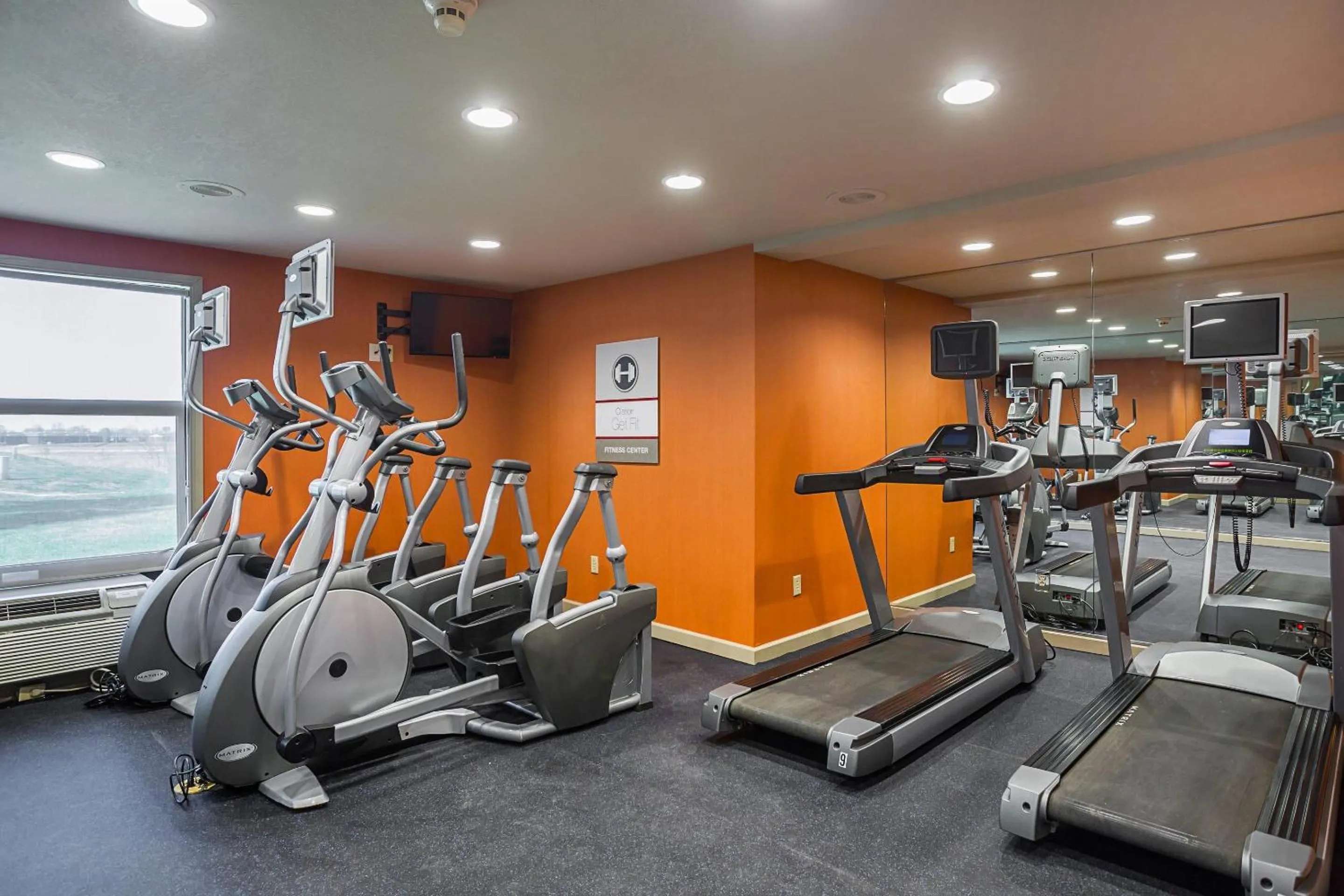Fitness centre/facilities in Clarion Inn & Suites Evansville Eastland Area