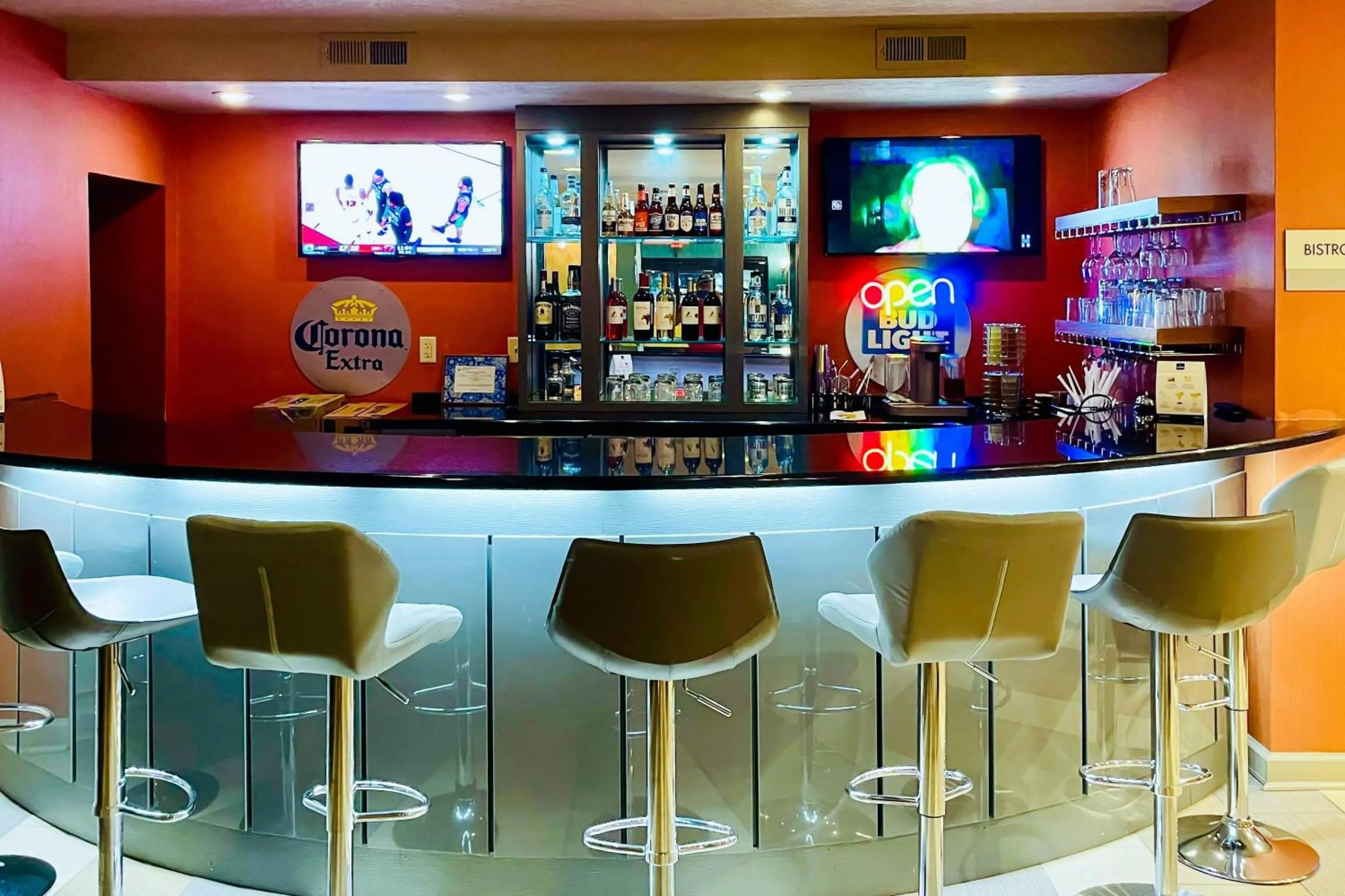 Restaurant/places to eat in Clarion Inn & Suites Evansville Eastland Area