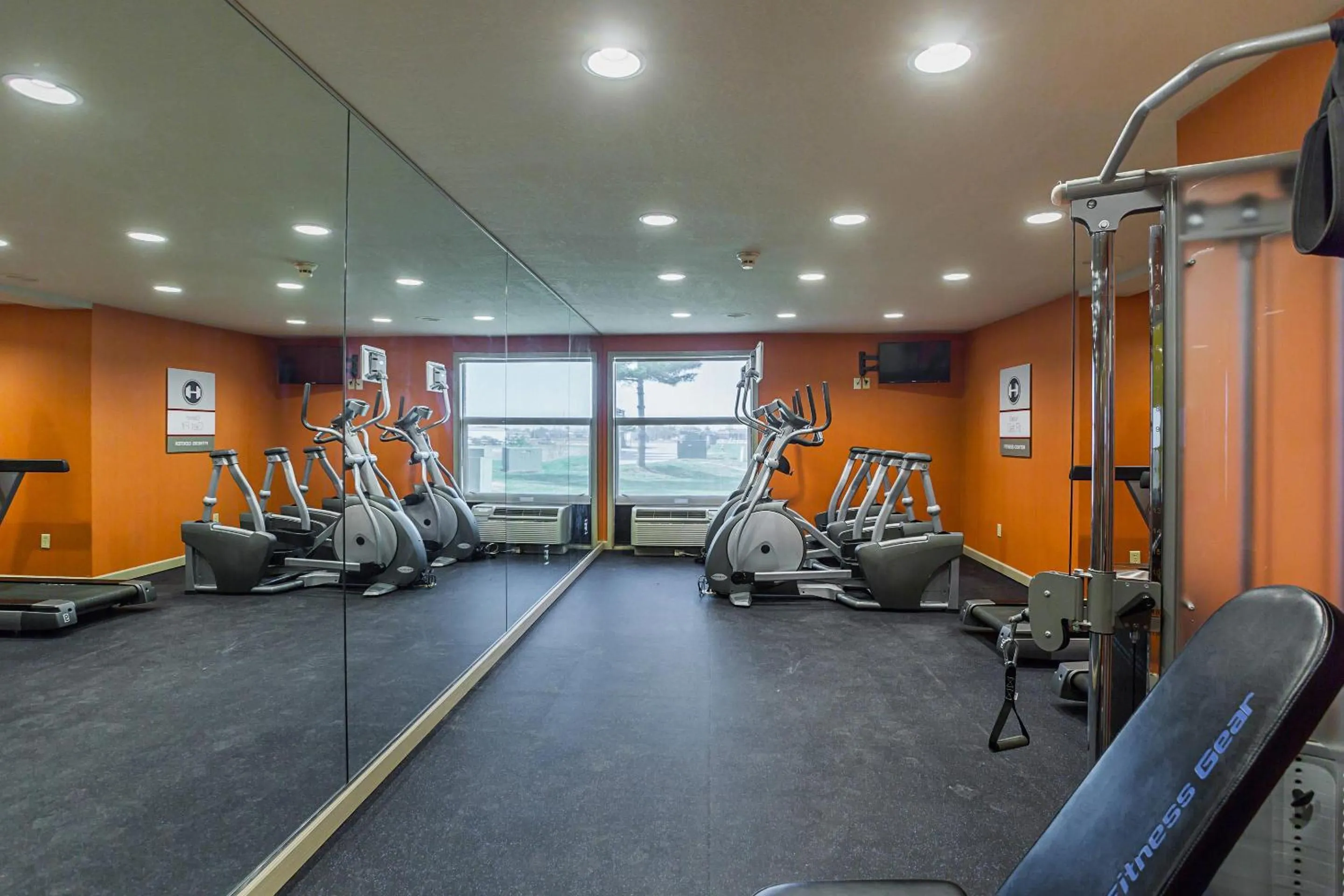 Fitness centre/facilities in Clarion Inn & Suites Evansville Eastland Area