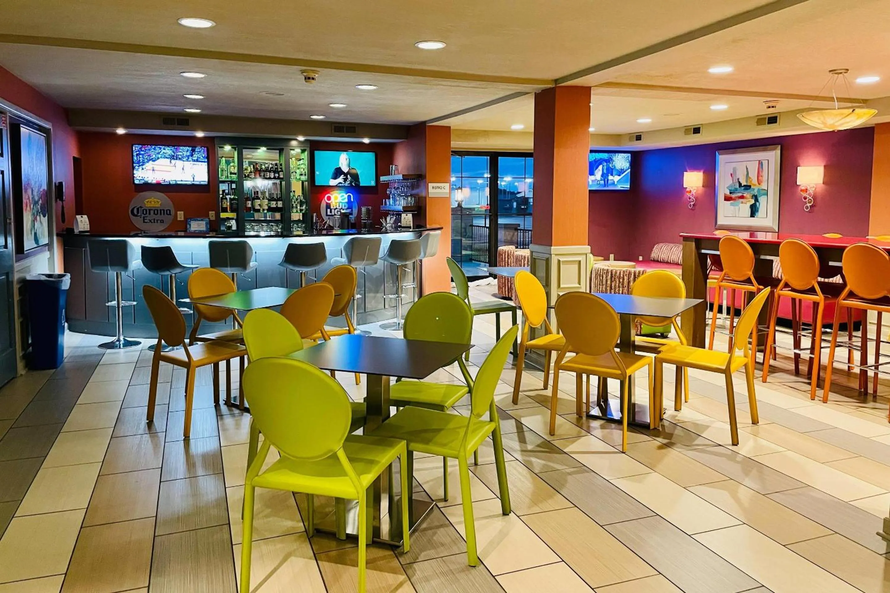 Breakfast in Clarion Inn & Suites Evansville Eastland Area