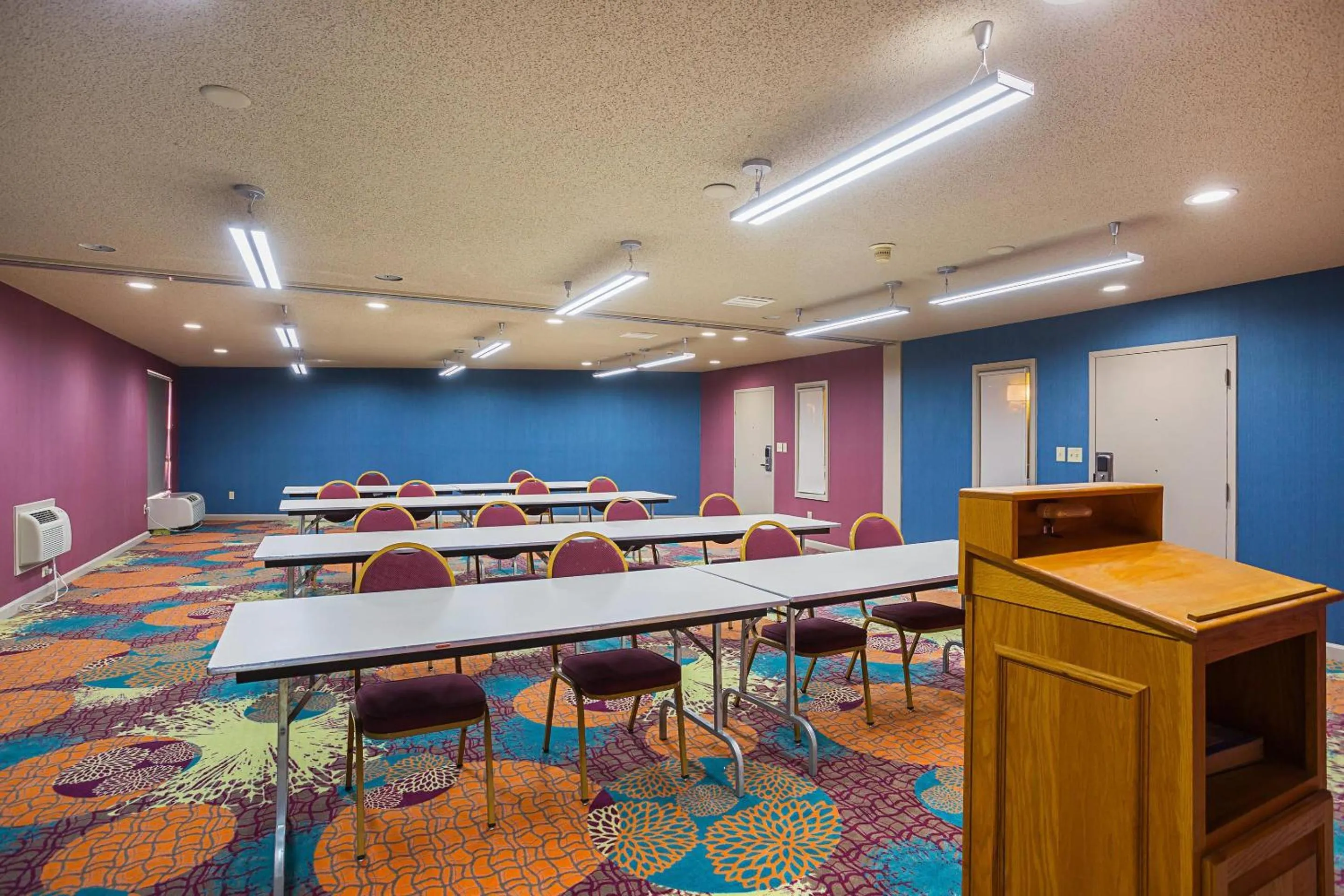 Meeting/conference room in Clarion Inn & Suites Evansville Eastland Area