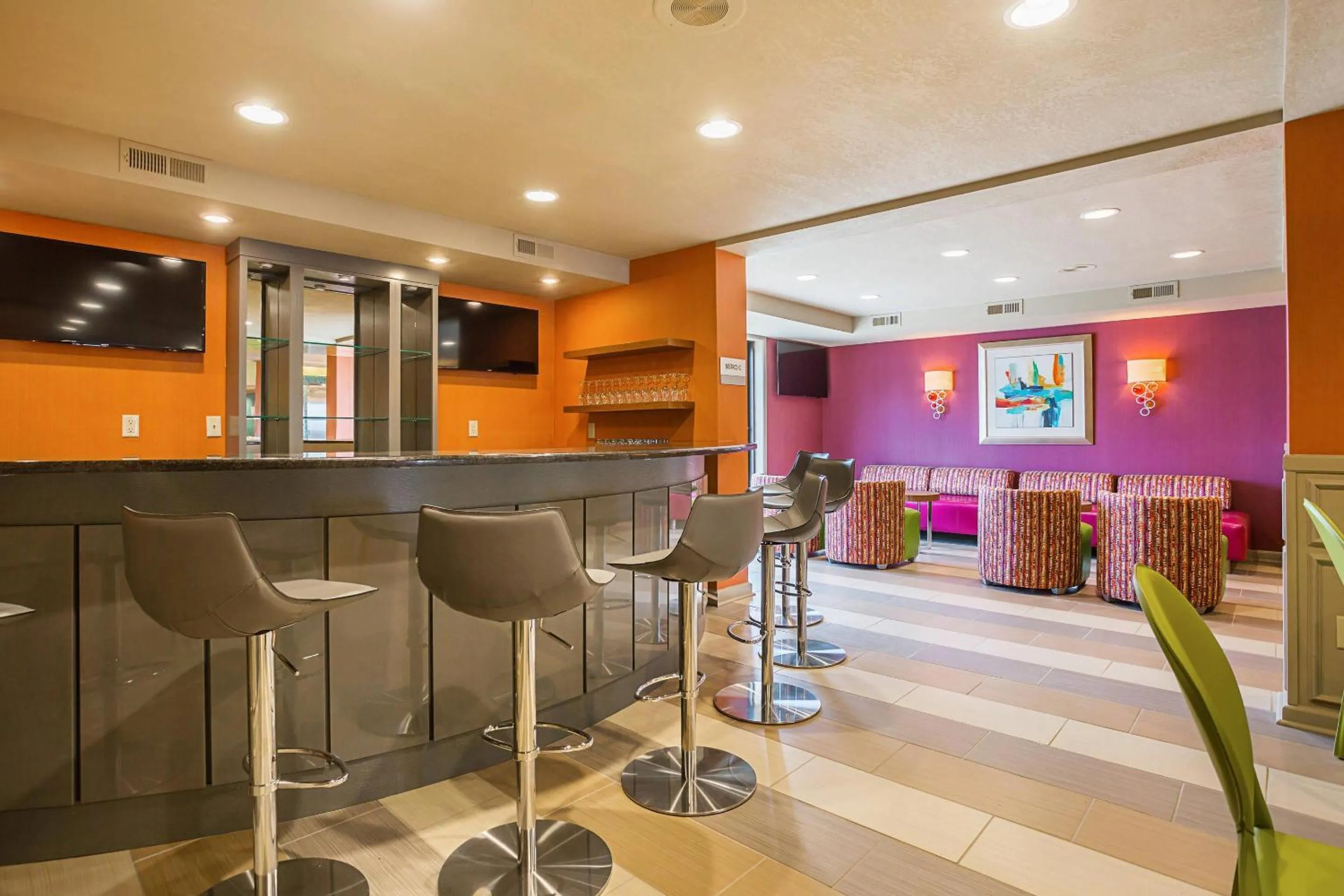 Restaurant/places to eat in Clarion Inn & Suites Evansville Eastland Area