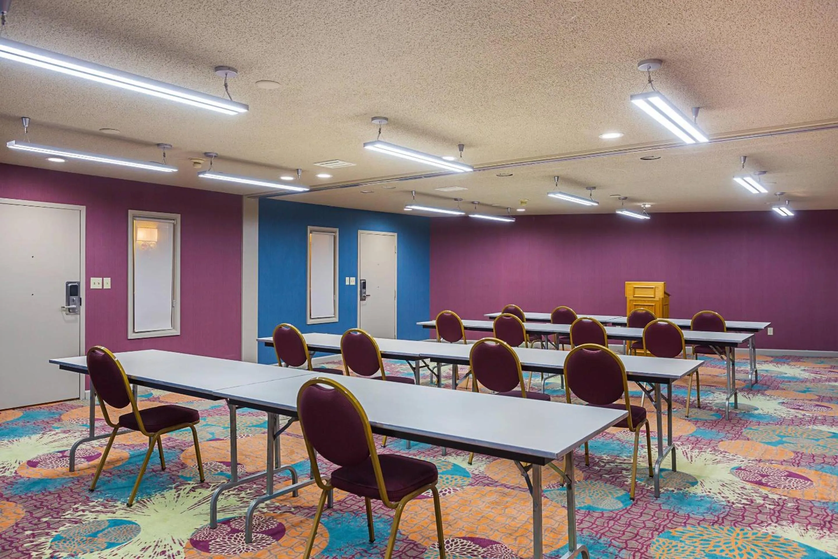 Meeting/conference room in Clarion Inn & Suites Evansville Eastland Area